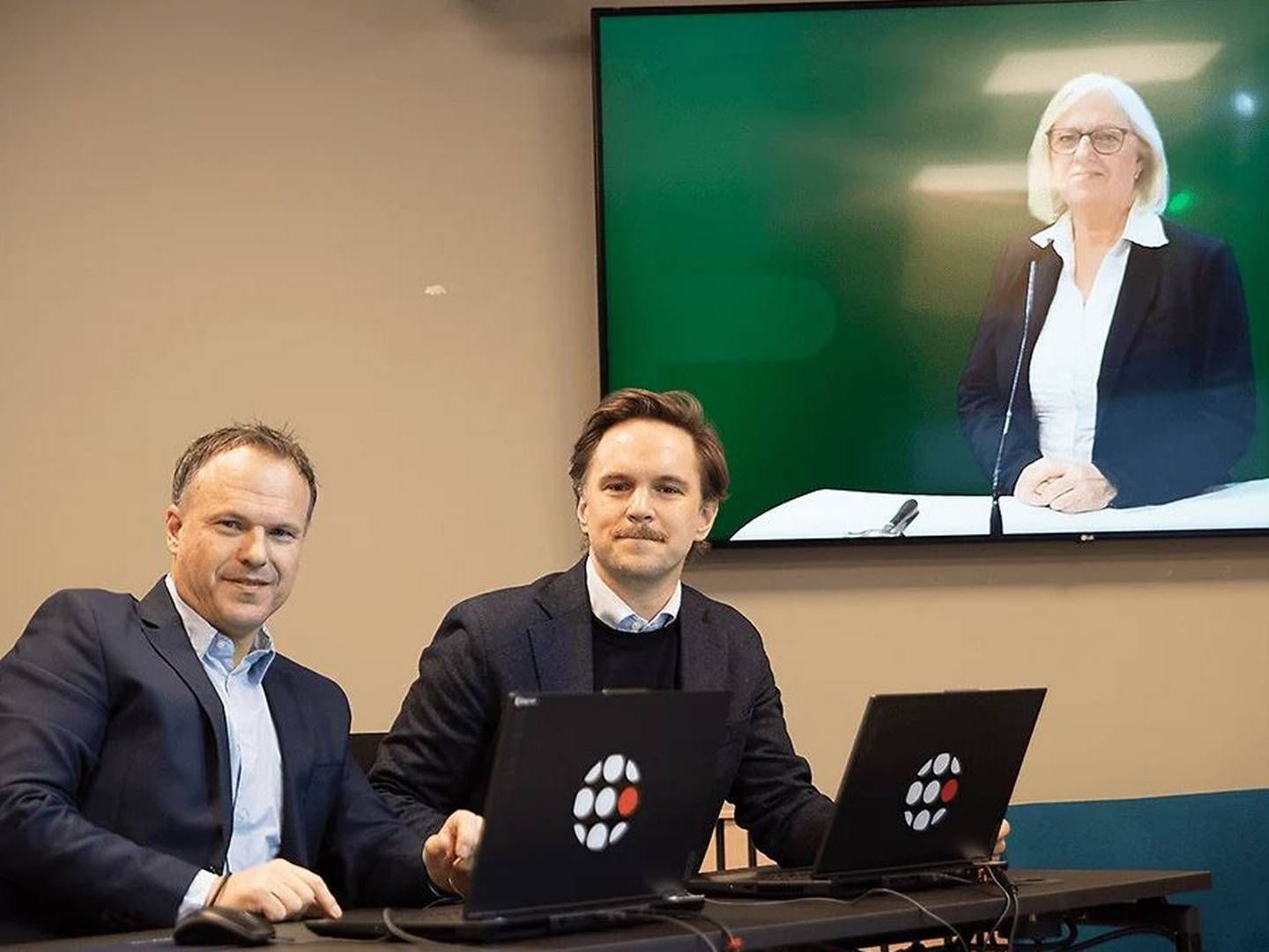 DIGITALT LANDSMØTE: Det ekstraordinære landsmøtet ble avholdt digitalt. Møtet ble ledet av dirigent Jan Roald Heiberg og administrator Per Christian Larsen. I bakgrunn forbundsleder Vigdis Mathisen på skjermen. | Foto: Sjur Anda, Finansforbundet