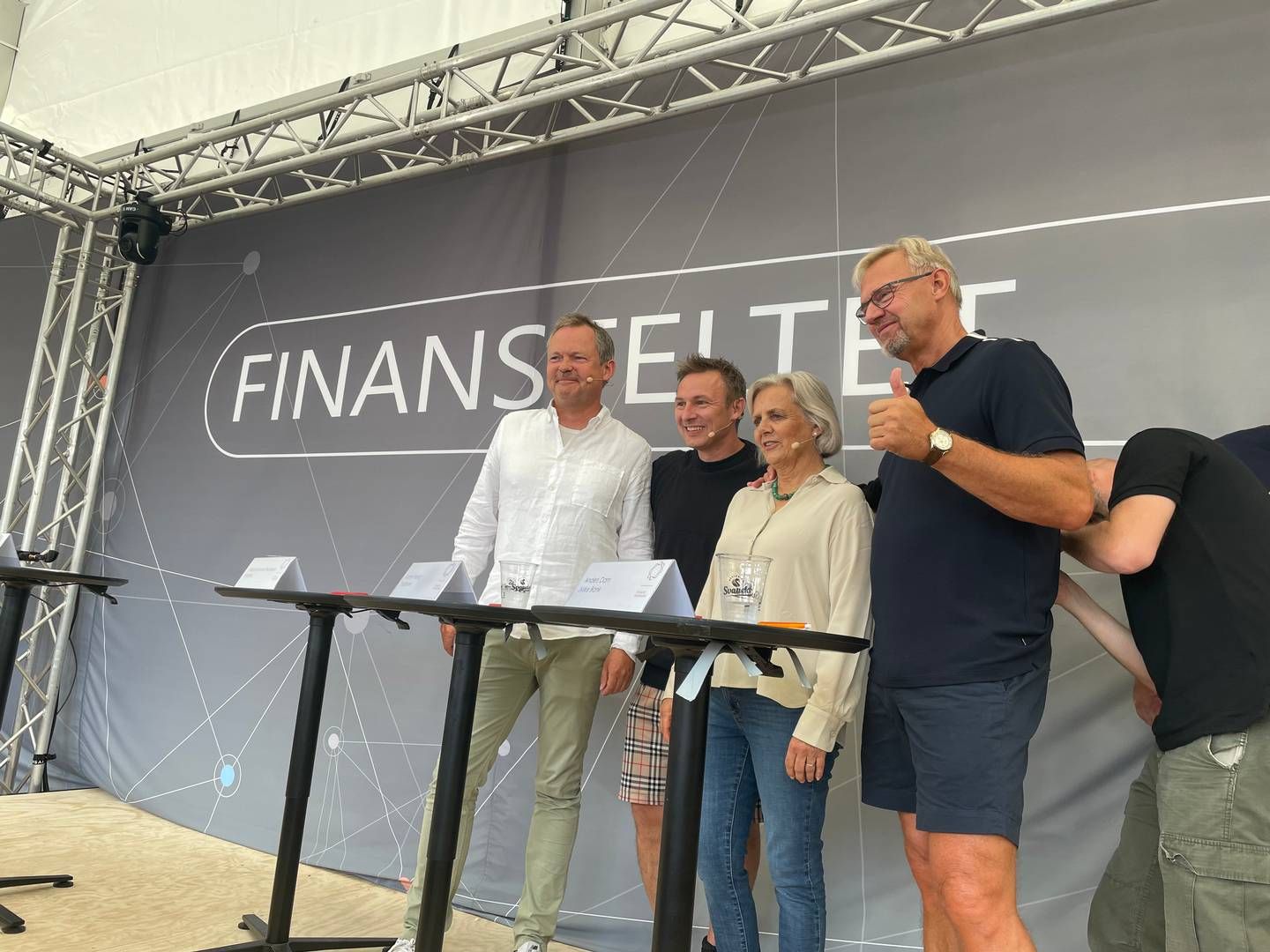 Både Anders Dam og Karen Frøsig, der er at finde i højre side af billedet fra Folkemødet i sommer, har valgt at gå på pension. Sidstnævnte dog først i 2024. | Foto: Mikkel Holmgaard Winding