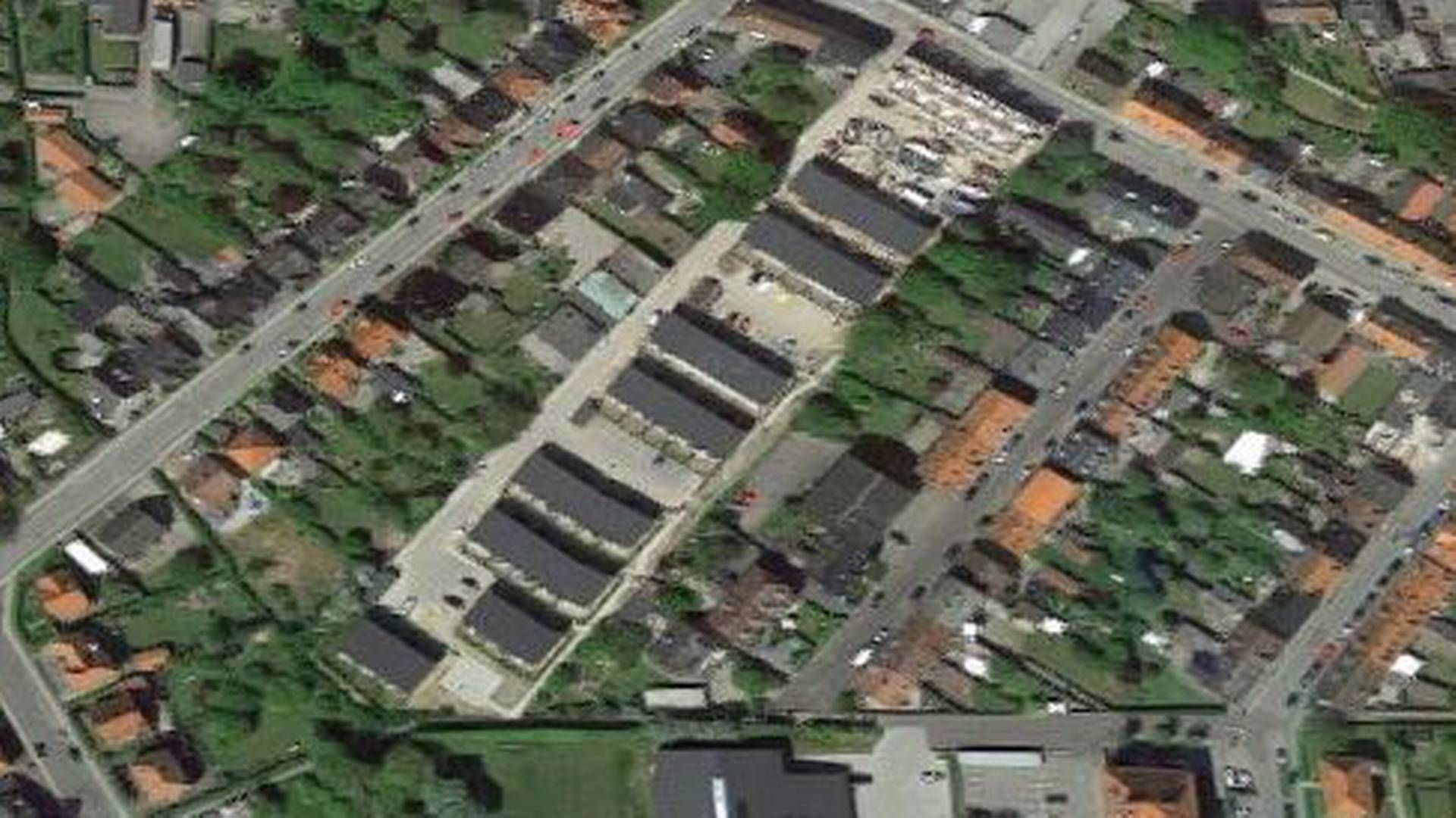 Tidligere lå der en ramponeret skiltefabrik på adressen Løvegade 67 i Slagelse. I dag er boligprojektet realiseret på grunden. | Foto: Google Maps