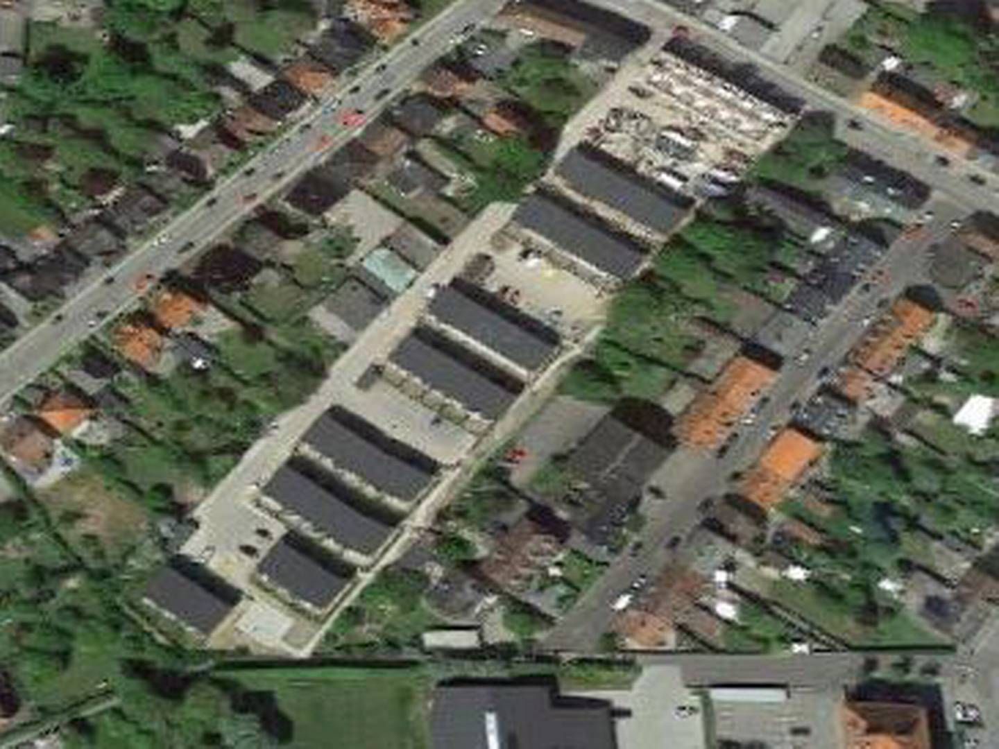 Tidligere lå der en ramponeret skiltefabrik på adressen Løvegade 67 i Slagelse. I dag er boligprojekt realiseret på grunden. | Foto: Google Maps