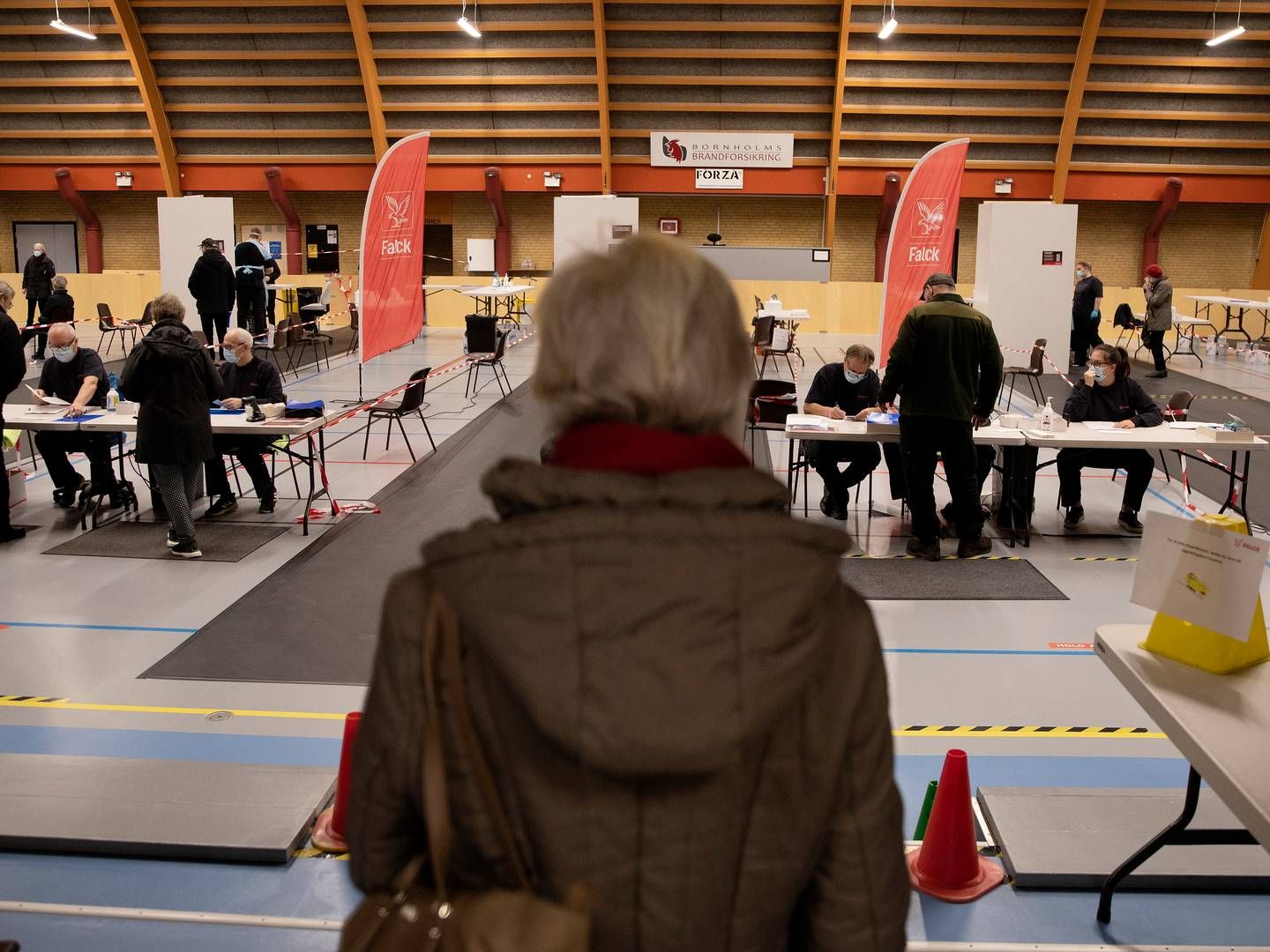 Danskere blev vaccineret i lange køer gennem coronapandemien, hvor vaccinen fra Astrazeneca blev fjernet fra det nationale vaccinationsprogram. | Foto: Finn Frandsen