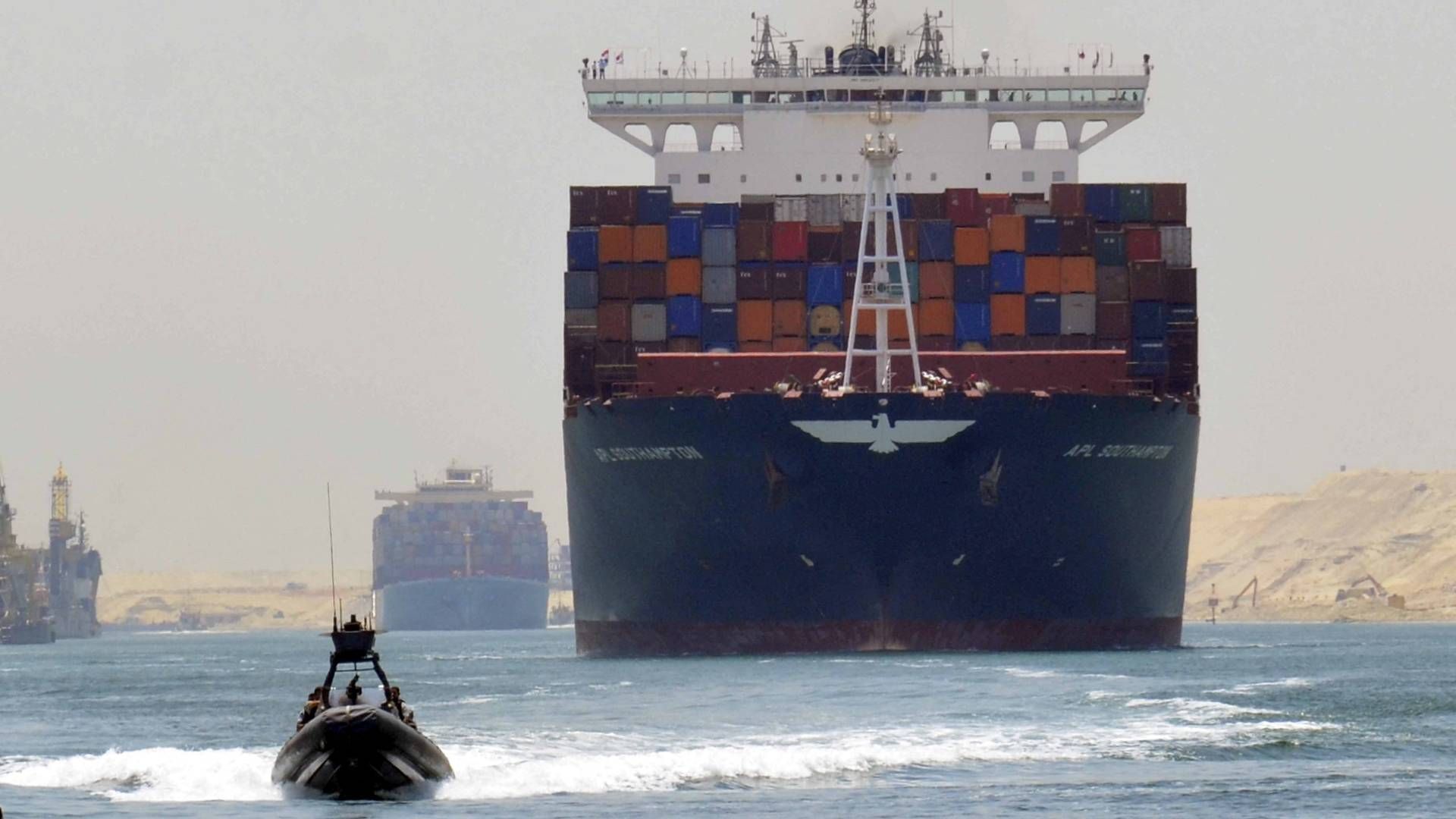 ”Vi overvåger aktivt situationen, da flere store rederier har annonceret omdirigering via Kap det Gode Håb, hvilket resulterer i forlængede leveringstider,” skriver en talsperson fra DHL til ShippingWatch. | Foto: Stringer/Reuters/Ritzau Scanpix
