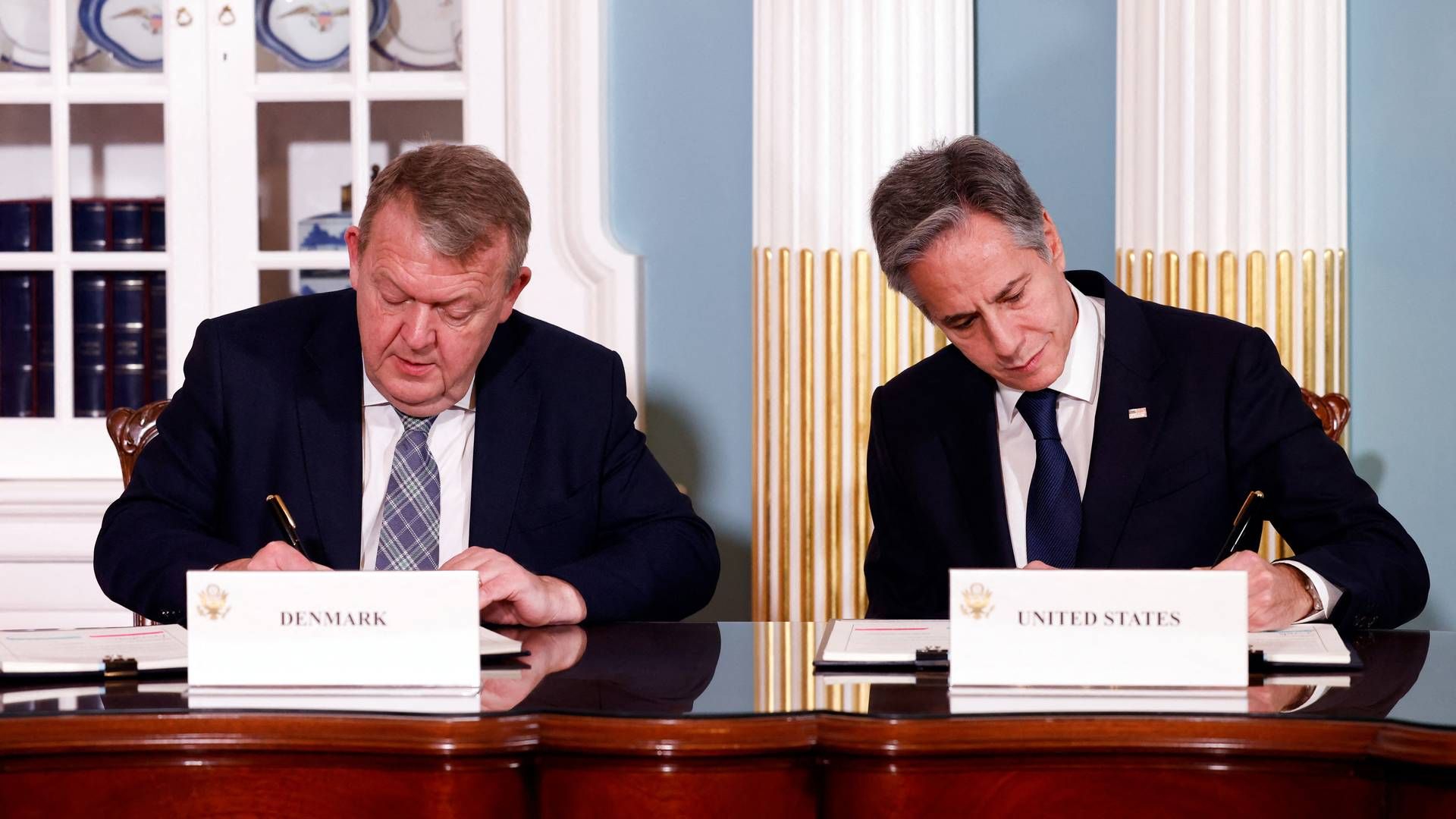 Udenrigsminister Lars Løkke Rasmussen og USA's forsvarsminister Antony Blinken skrev torsdag aften forsvarsaftalen under i Washington D.C. | Foto: Julia Nikhinson/Reuters/Ritzau Scanpix