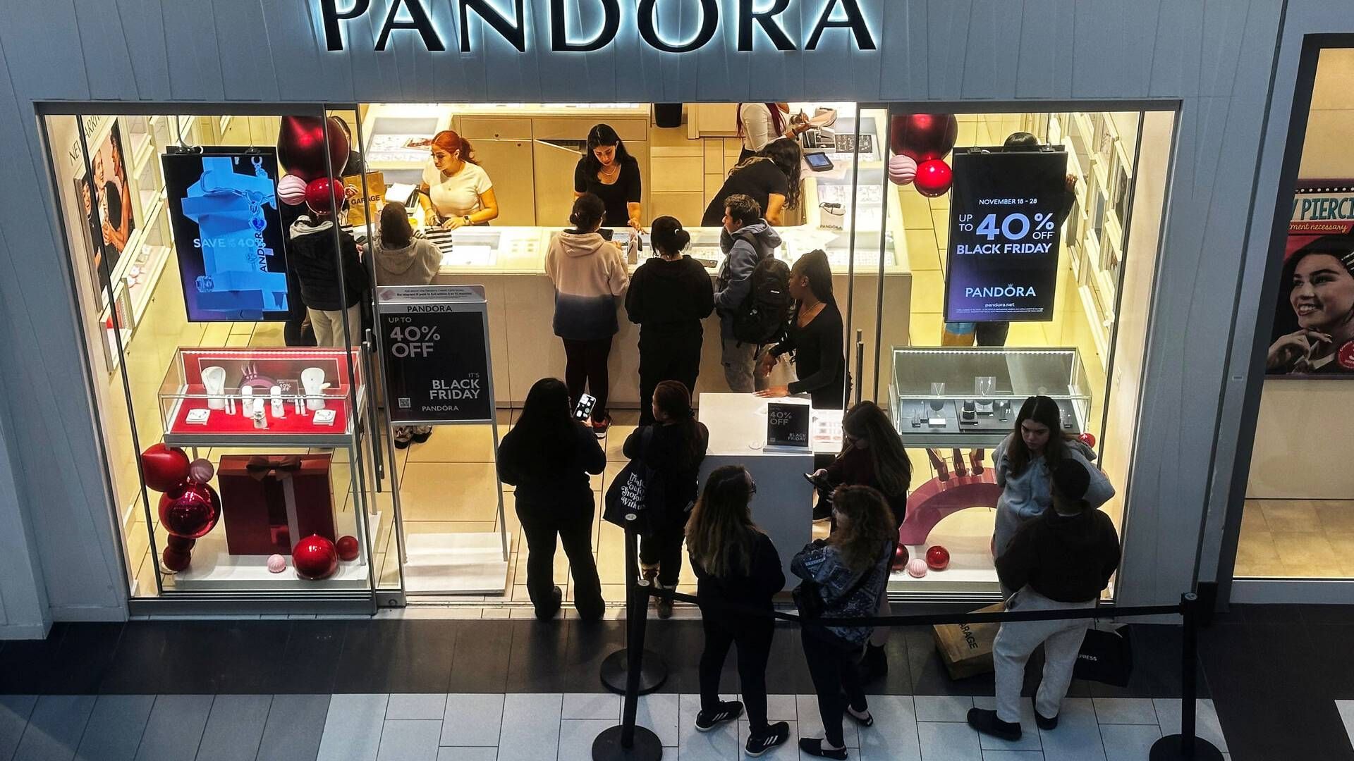 Pandora har aktuelt salg i 100 lande gennem 6.500 forhandlere – heraf 2.500 såkaldte konceptbutikker, hvoraf selskabet ejer de fleste selv. Målet er at åbne 400-500 nye butikker i strategiperioden 2024-26 – især i USA samt Latinamerika. | Foto: Shannon Stapleton/reuters/ritzau Scanpix