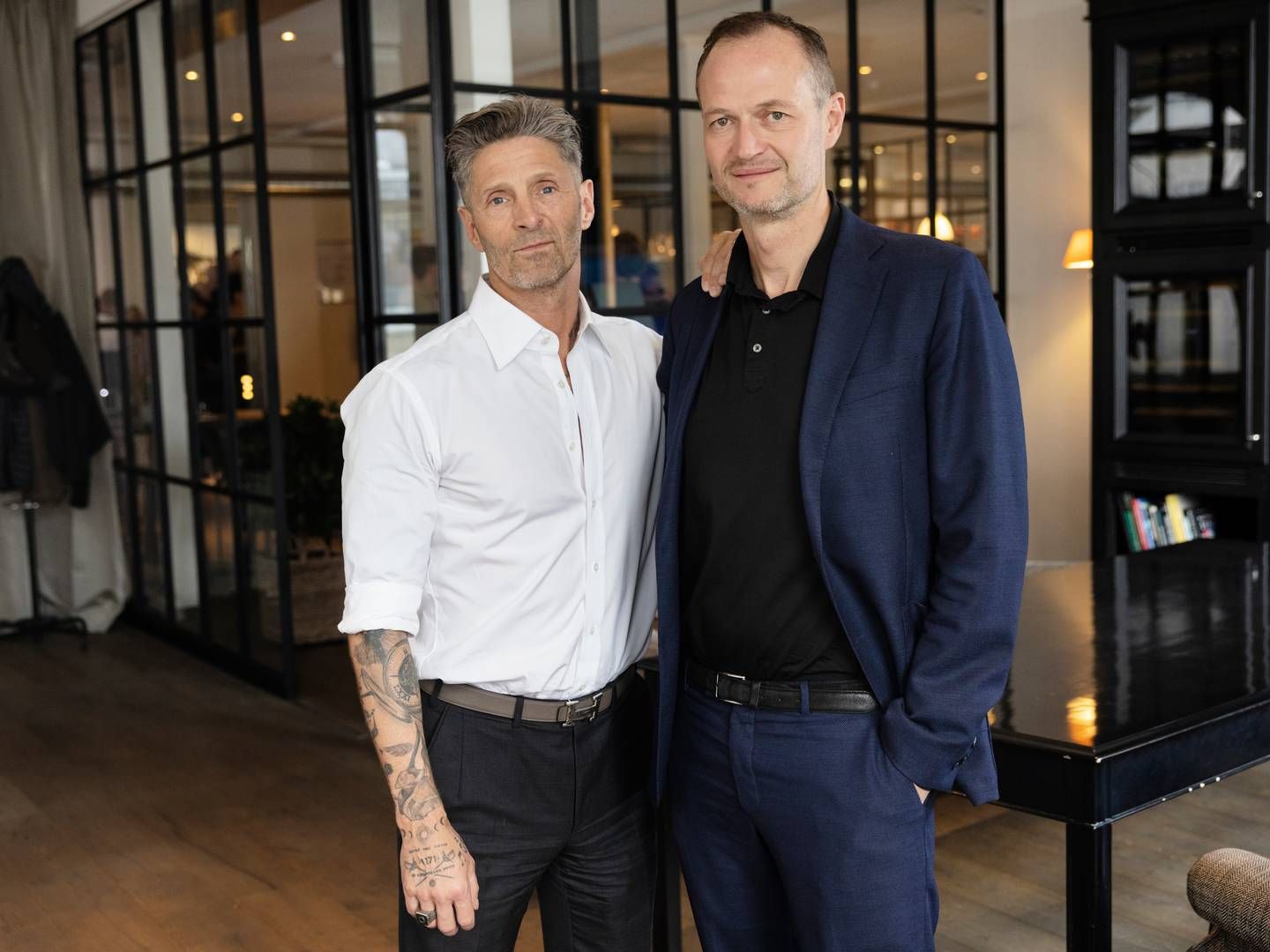 Thomas Nørøxe (t.h.) står stadig i spidsen for Joe & THe Juice, mens grundlægger Kasper Basse (t.v.) netop er udtrådt som bestyrelsesformand. | Foto: Gregers Tycho