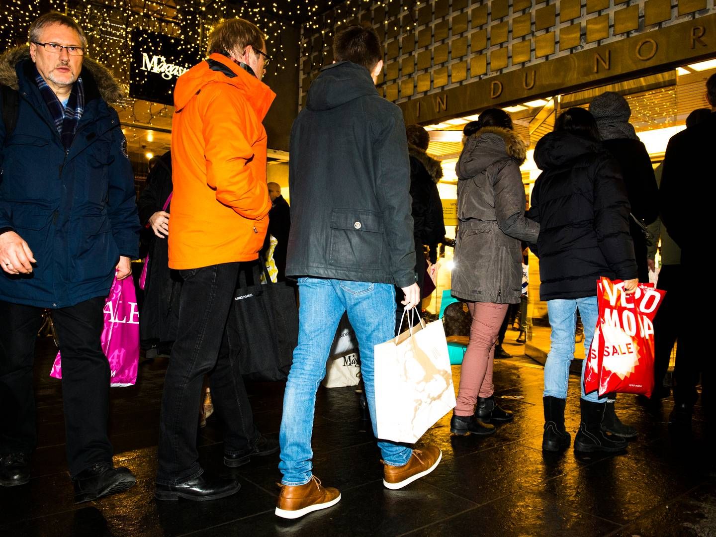 Det store bytteræs af julegaver er skudt i gang, og det giver forventet travlhed i butikkerne. | Foto: Jesper Mortensen