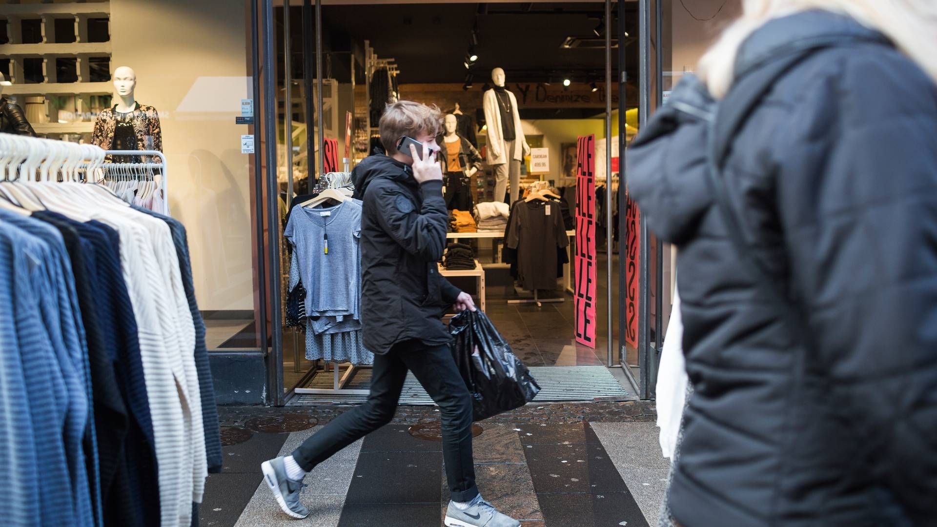 Det store bytteræs er skudt i gang. Tæt på 85 pct. af bytteriet foregår i de fysiske butikker, og tøj er den mest byttede julegave. | Foto: Katrine Marie Kragh/Jyllands-Posten/Ritzau Scanpix