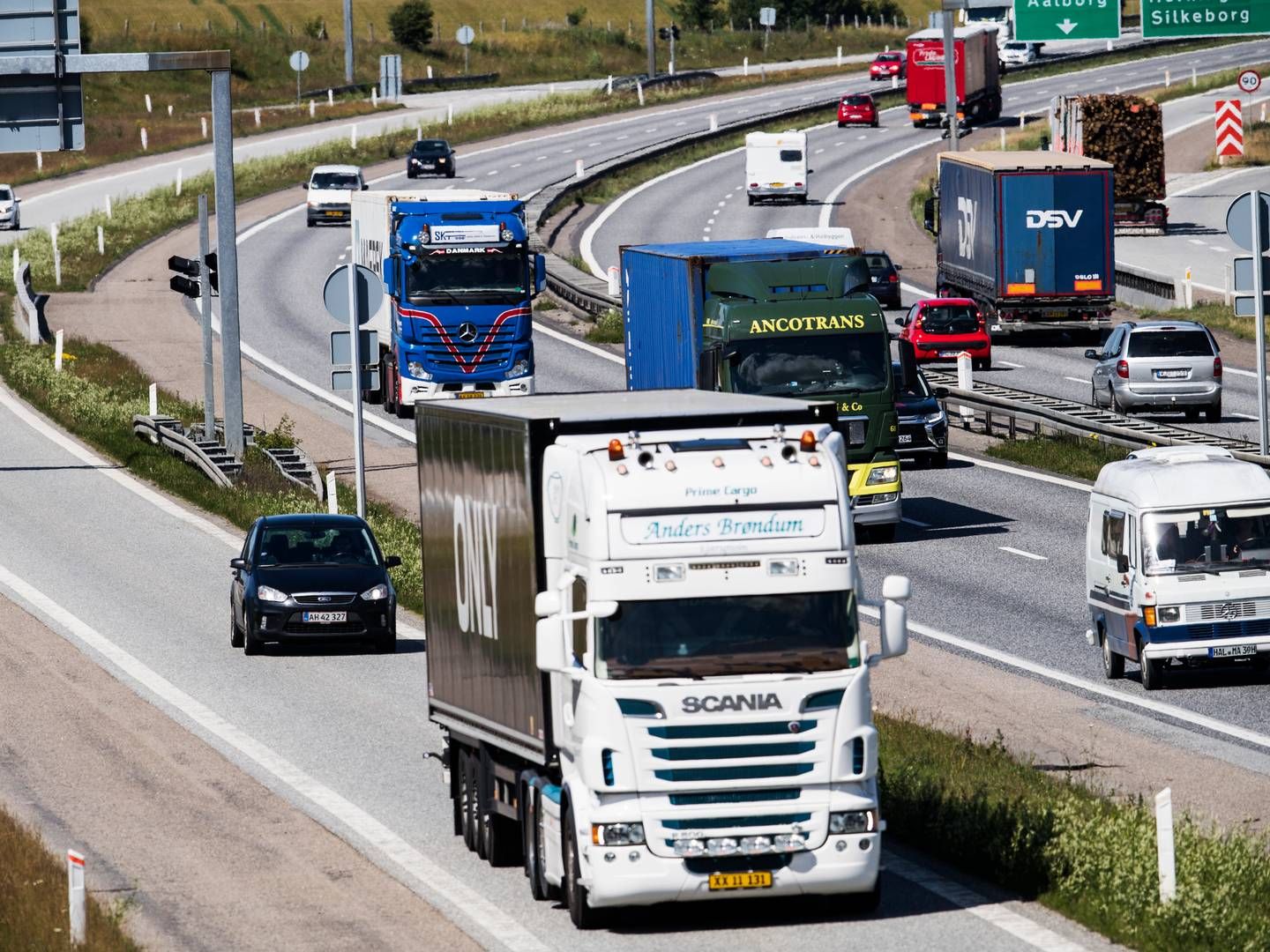 Ved at hægte en ekstra trailer bag på lastbilen kan man fragte mere gods og dermed spare en køretur og CO2-udledning. | Foto: Tycho Gregers/Ritzau Scanpix