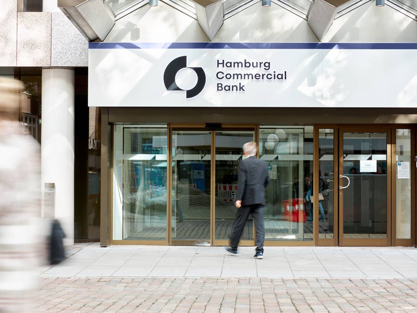Der Eingang der Hamburg Commercial Bank | Foto: HCOB