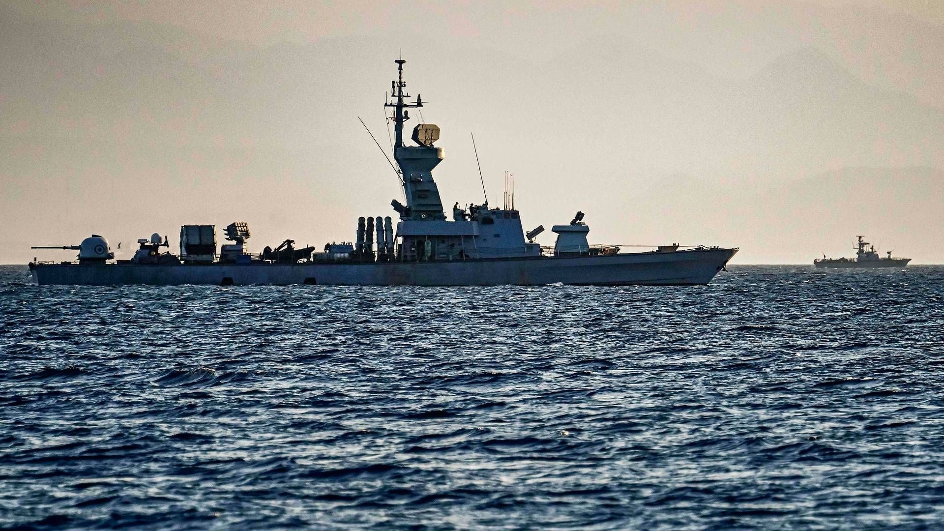 Mærsk-skibet Mærsk Hangzhou blev ramt af et missil lørdag aften og blev forsøgt bordet af fire små både kontrolleret af Houthi-bevægelsen søndag morgen. | Foto: Alberto Pizzoli