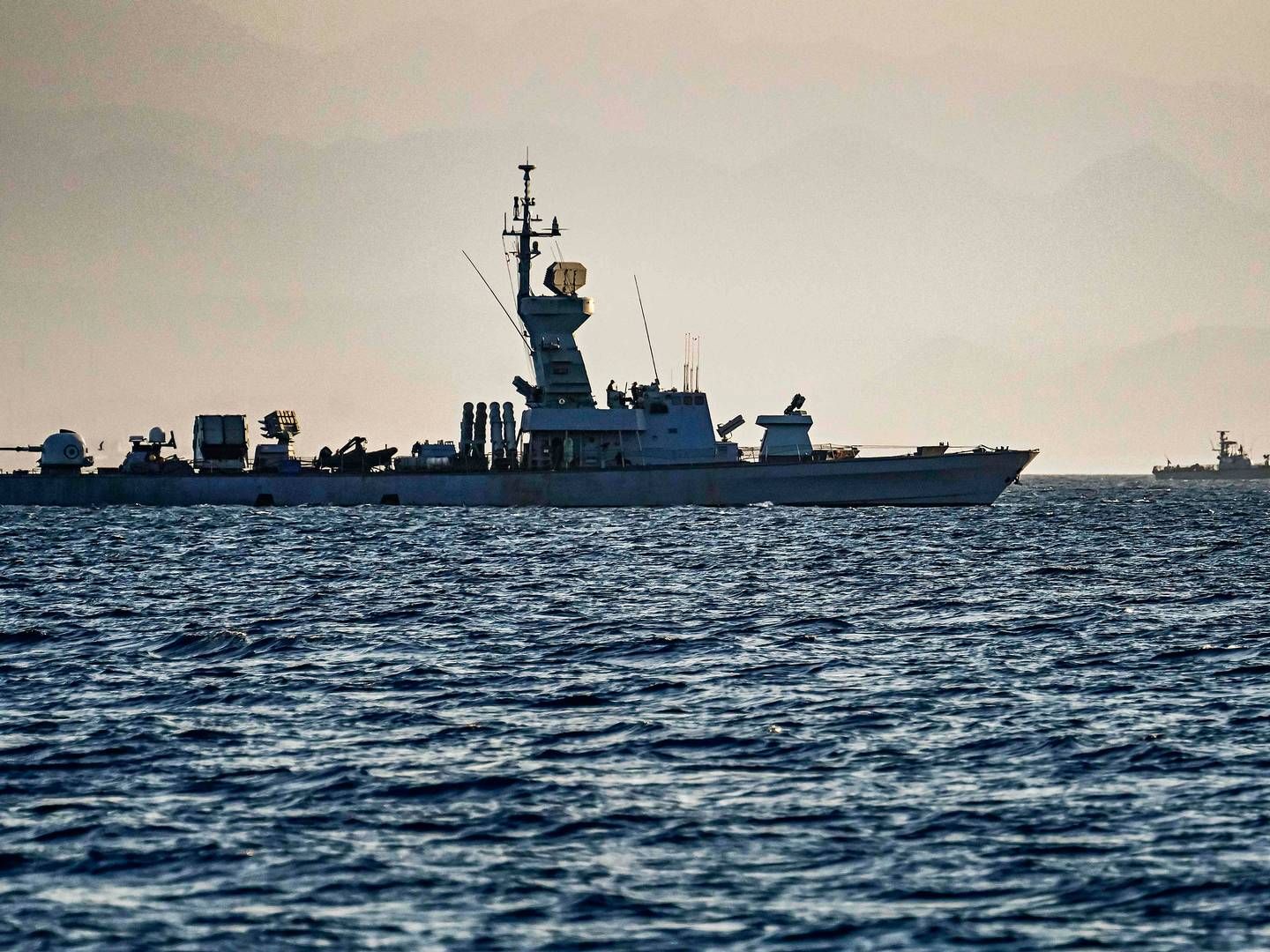 Mærsk-skibet Mærsk Hangzhou blev ramt af et missil lørdag aften og blev forsøgt bordet af fire små både kontrolleret af Houthi-bevægelsen søndag morgen. | Photo: Alberto Pizzoli