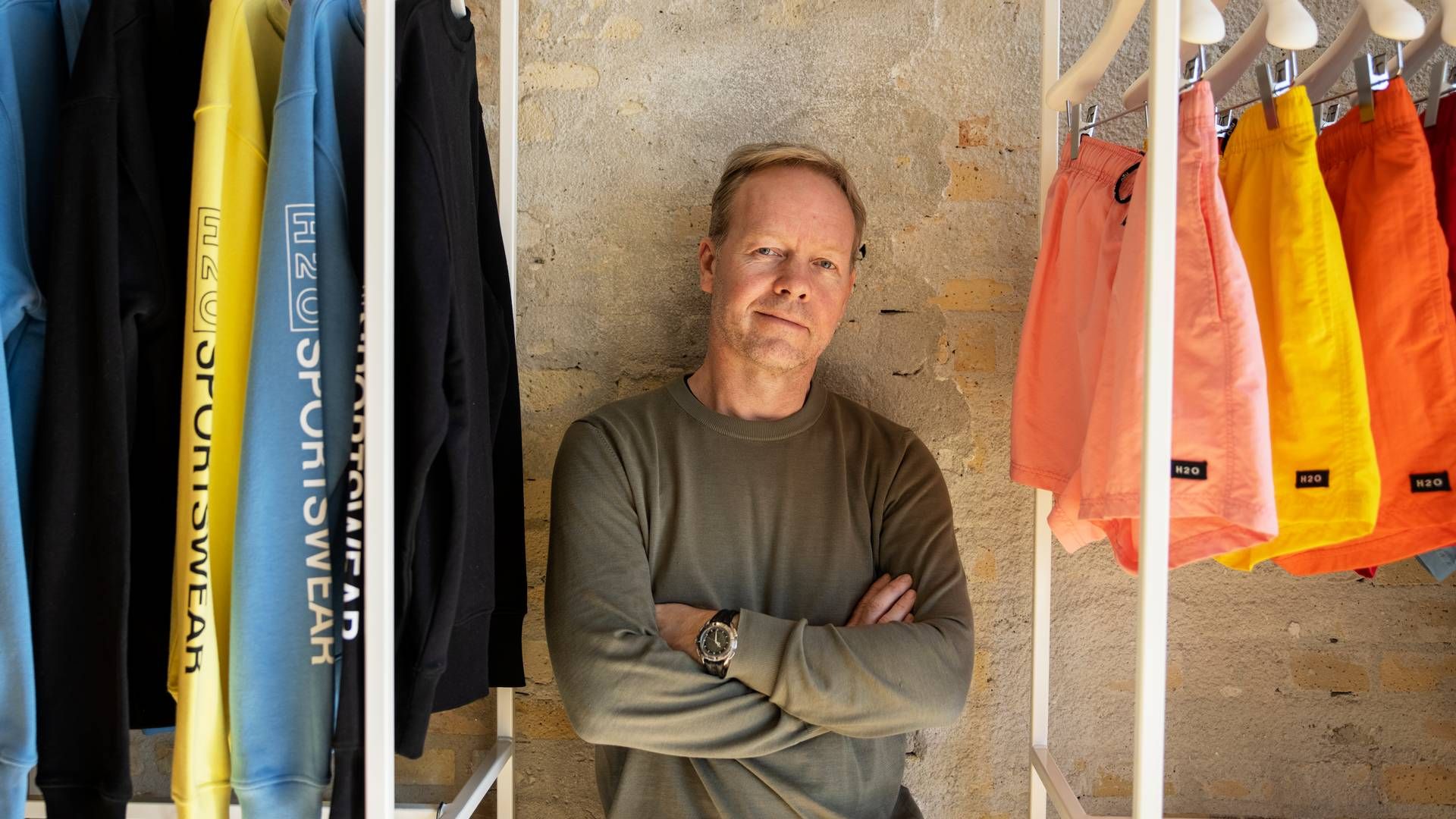 Christian Trads Hansen, adm. direktør for sportstøjsselskabet H2O Sportswear, forudser, at et nyt, globalt fragtkaos også kan ramme virksomheder i modebranchen. | Foto: Joachim Ladefoged