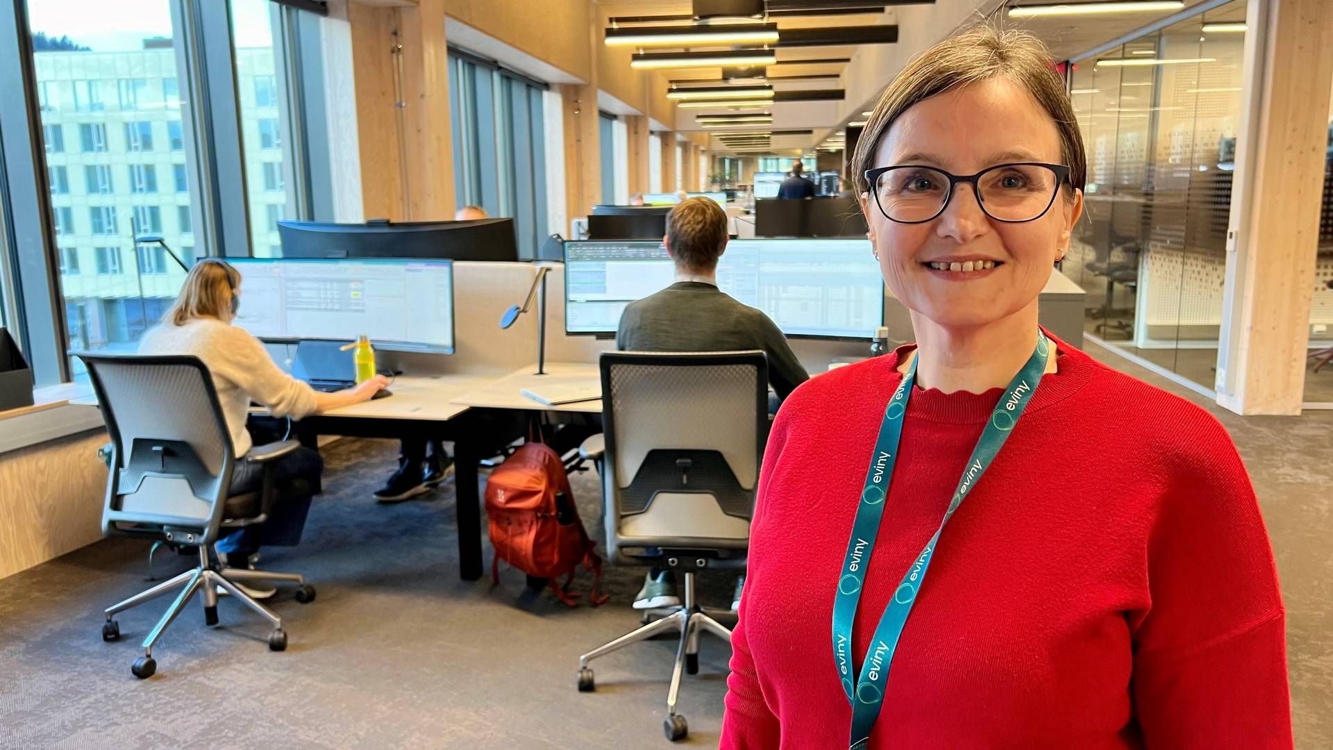 IKKE LENGER HAVVIND: Her er Evinys nye fornybardirektør, Sonja Chirico Indrebø, på dag to i sin nye jobb. | Foto: Jarle Hodne