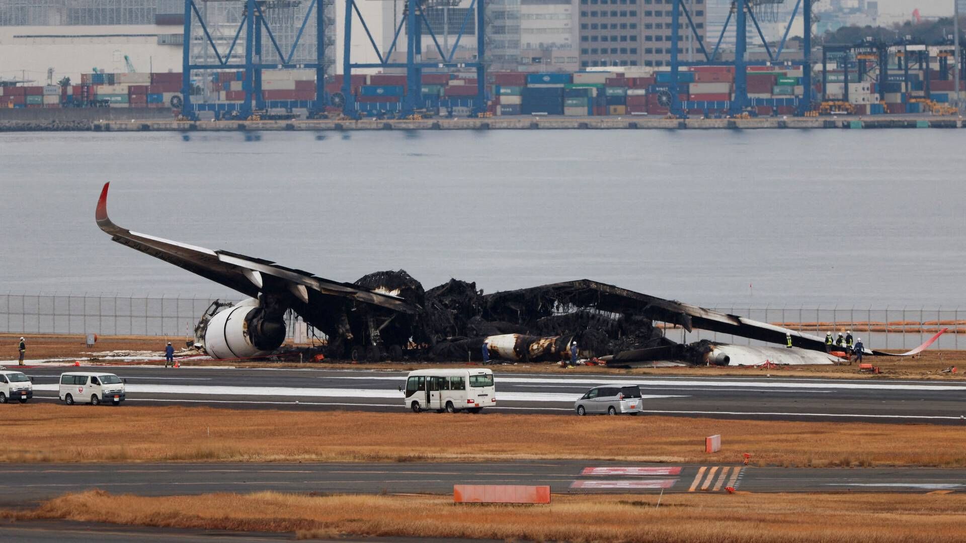 Japan Airlines-flyet brød i flammer i forbindelse med kollisionen. | Foto: Issei Kato/Reuters/Ritzau Scanpix