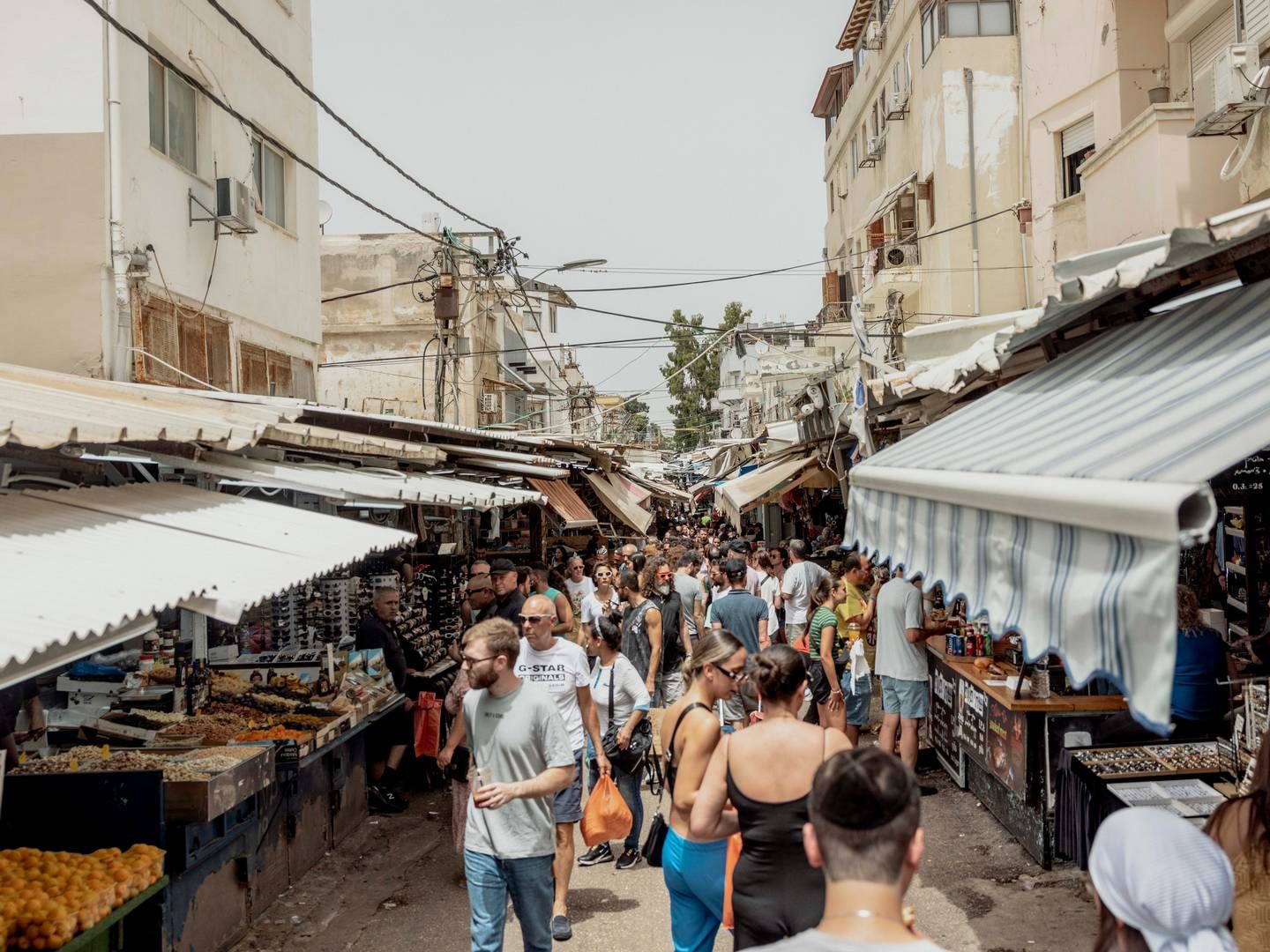 Marked og mennesker i Tel Aviv i Israel, hvor flere danske detailkæder som Pandora og Flying Tiger har aktiviteter. | Foto: Christian Falck Wolff // Politiken