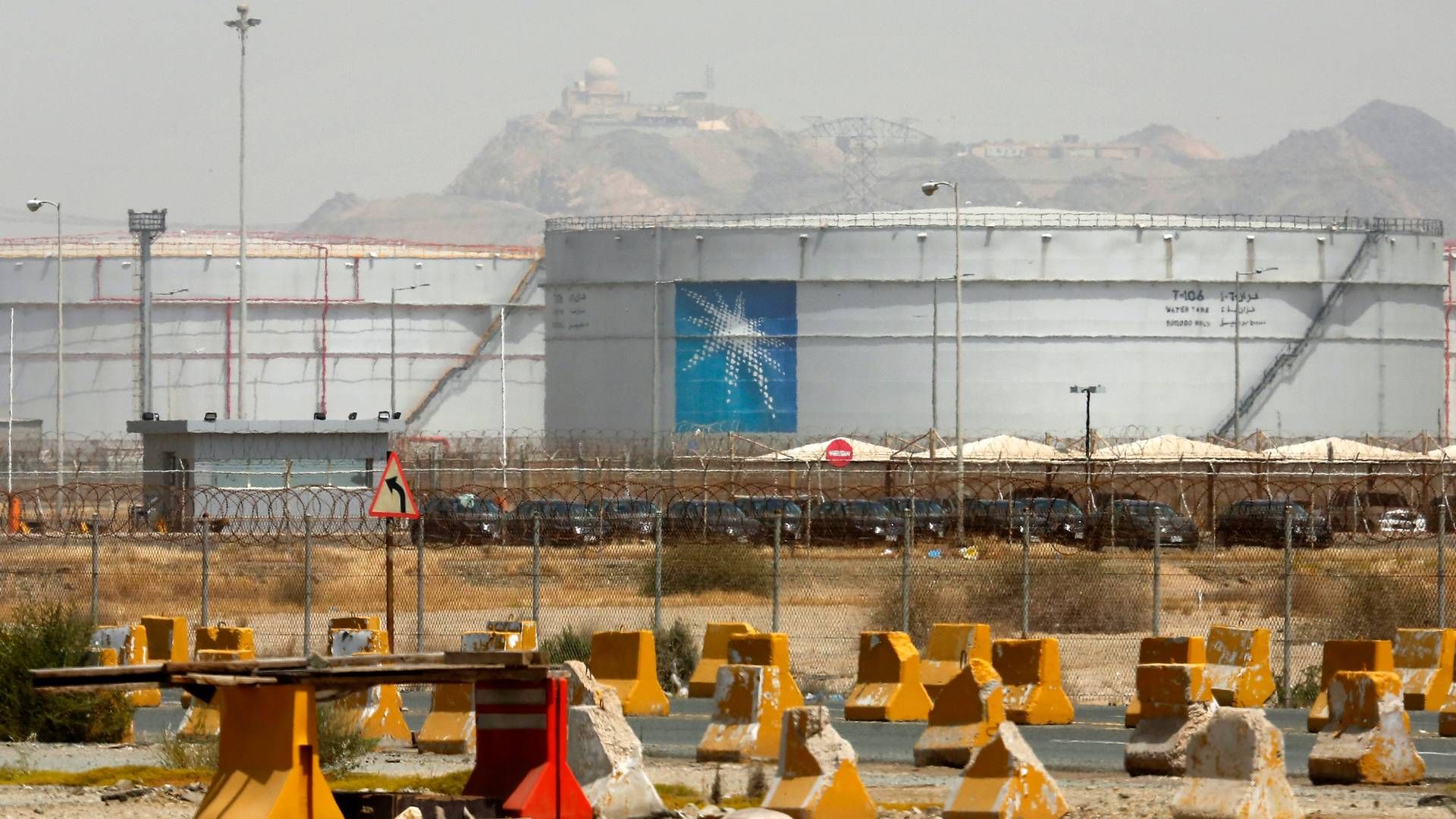 Storage tanks are seen at the North Jiddah bulk plant, an Aramco oil facility, in Jiddah, Saudi Arabia. | Photo: Amr Nabil/AP/Ritzau Scanpix