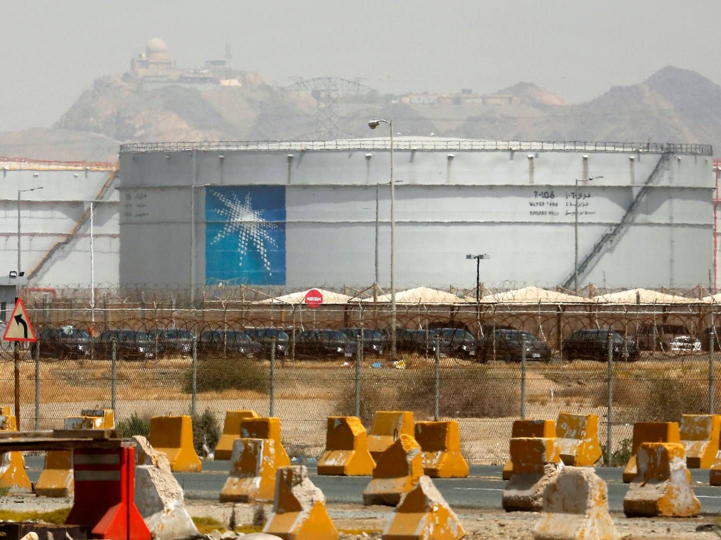 Storage tanks are seen at the North Jiddah bulk plant, an Aramco oil facility, in Jiddah, Saudi Arabia. | Photo: Amr Nabil/AP/Ritzau Scanpix