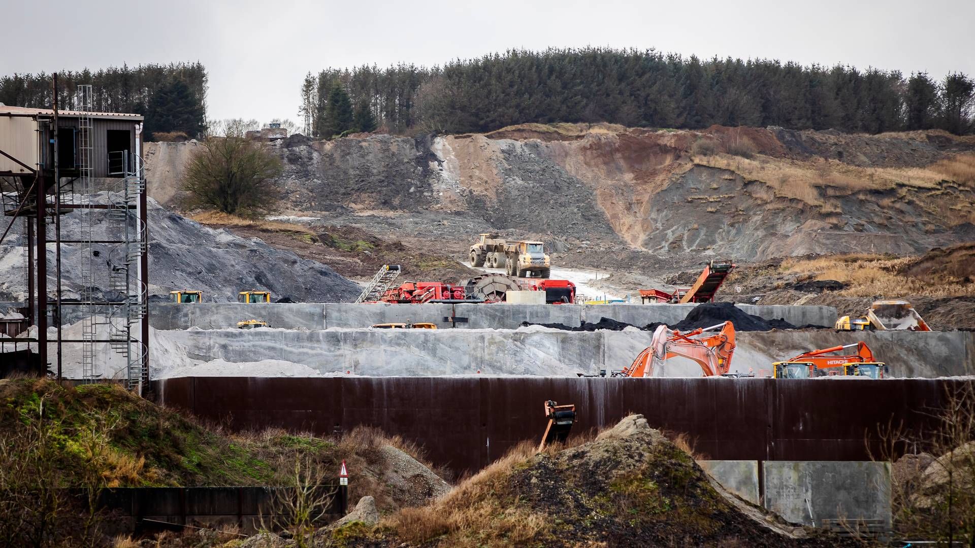 Jordskredet ved affalds- og ressourcevirksomheden Nordic Wastes grund i Ølst syd for Randers. | Foto: Johnny Pedersen