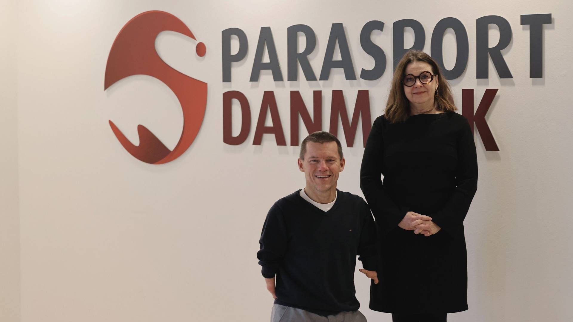 John Petersson, formand for Parasport Danmark, sammen med Annette Spanggaard, public affairs-, k- og CSR-direktør for Coca-Cola. | Foto: PR