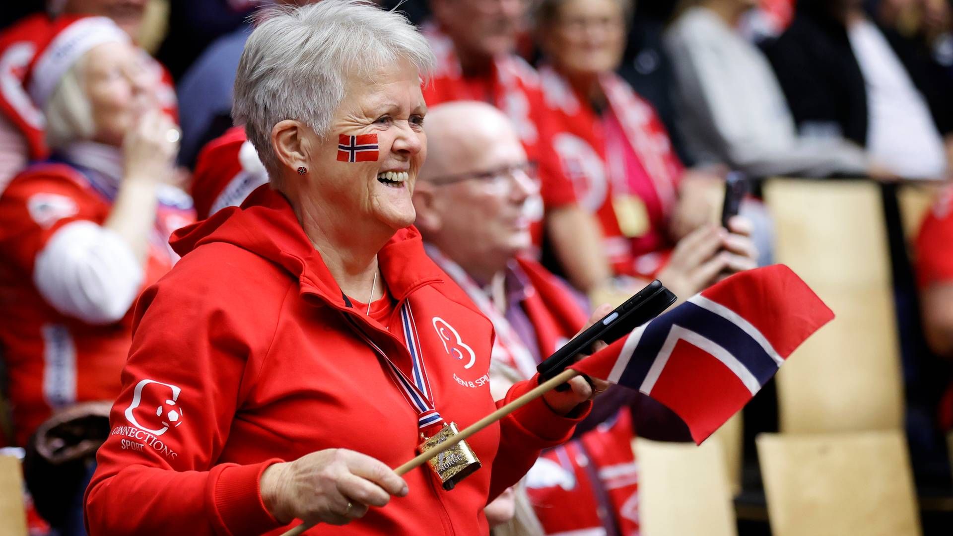Nordmændene har god grund til at vifte med flaget efter styrkelsen af den norske krone. | Foto: Jens Dresling