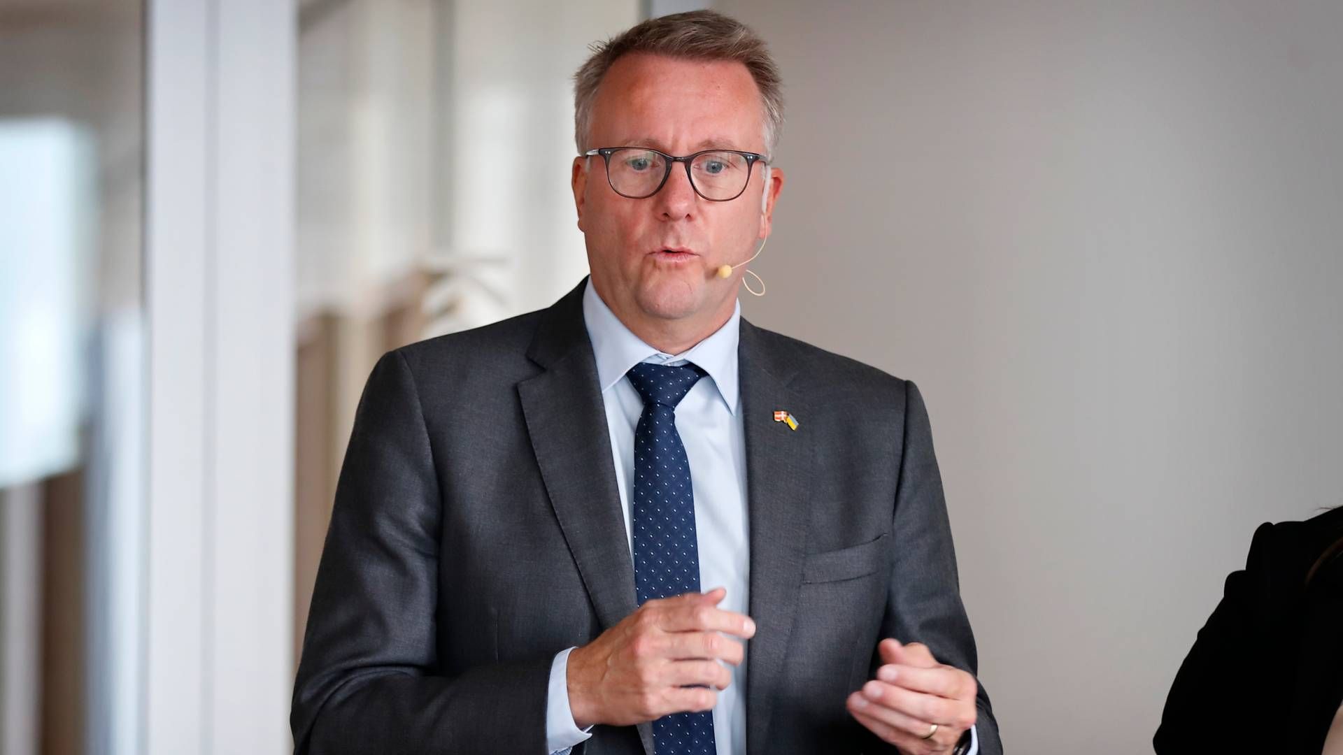 Erhvervsminister Morten Bødskov (S) har fremsat et lovforslag, der skal sænke kontantgrænsen. | Foto: Jens Dresling