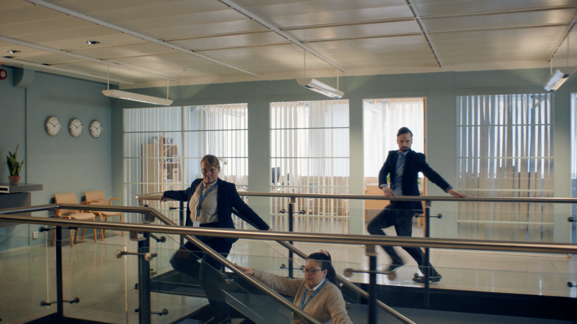 «ALT-I-ETT: »De ansatte danser seg gjennom et kontorlandskap i reklamen for det nye fondtilbudet.