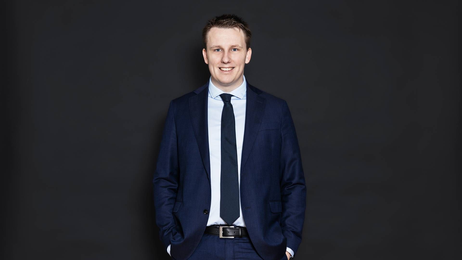 32-årige Mads Søby er ved årsskiftet indtrådt som medejer i Mehl & Schierbeck Advokater. Han arbejder primært med entrepriseret, erstatningsret, rådgiveransvar og fast ejendom i bred forstand. | Foto: Stine Heilmann