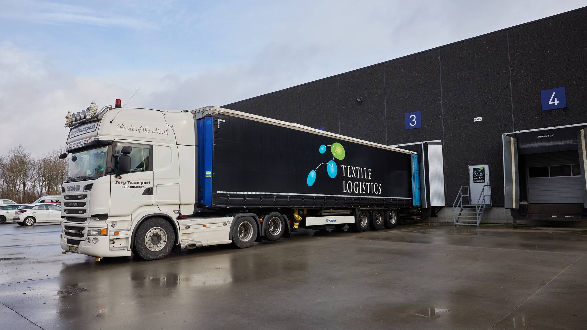 Selskabet kører bl.a. til sin hub i Tyskland i egne biler. | Foto: PR-foto/Textile Logistics