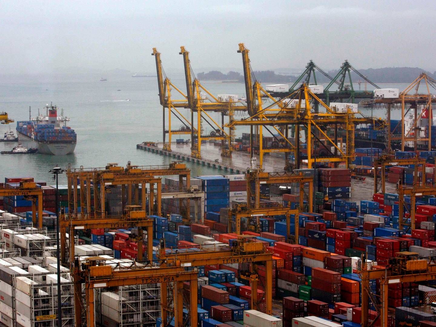 Med nye rekorder i skibsanløb, containergennemstrømning, bunkersalg og tonnageregistrering blev 2023 et år med betydelige resultater i The Port of Singapore. | Foto: Nicky Loh/Reuters/Ritzau Scanpix