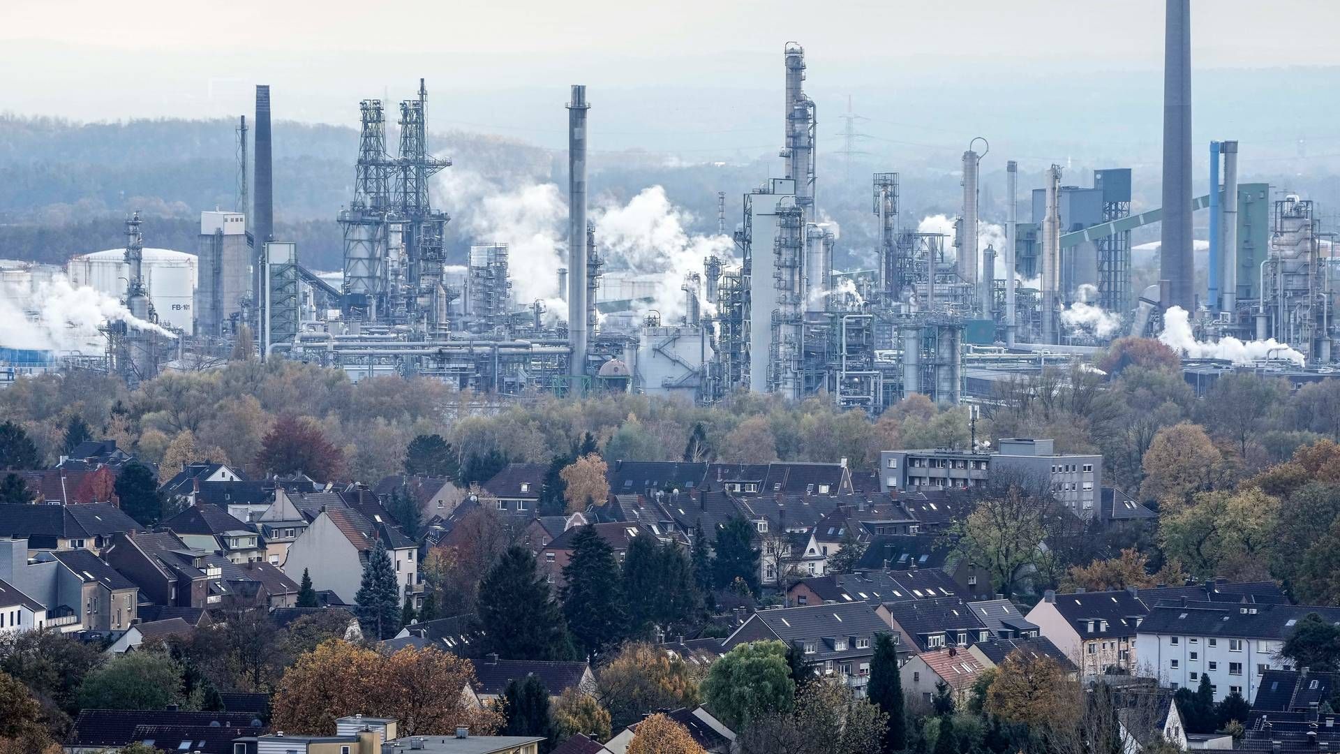 Her ses et BP olieraffinaderi i Gelsenkirchen i Tyskland. | Foto: Martin Meissner/AP/Ritzau Scanpix