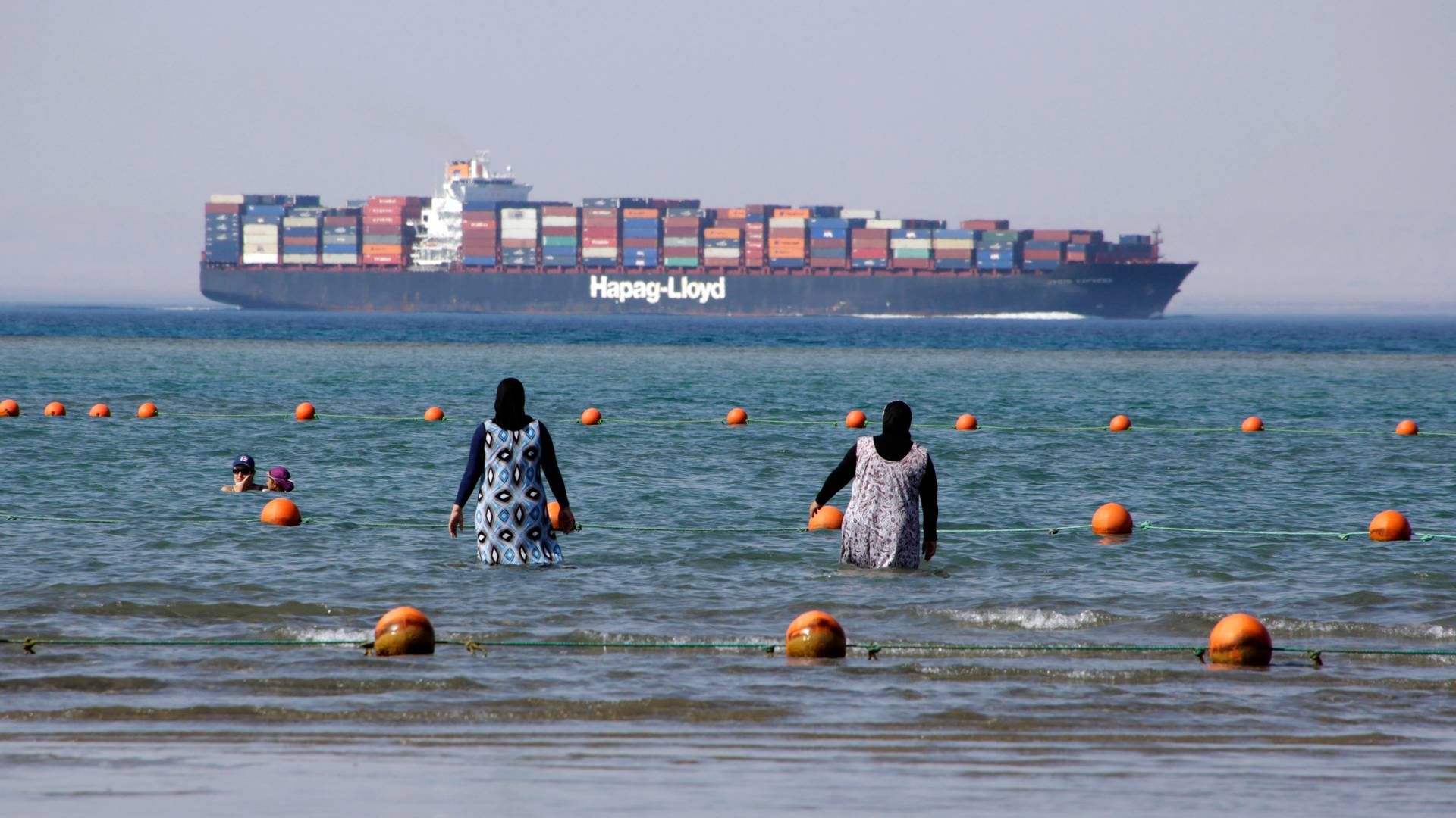 Containerskib fra Hapag-Lloyd med kurs mod Det Røde Hav. | Foto: Amr Nabil/AP/Ritzau Scanpix