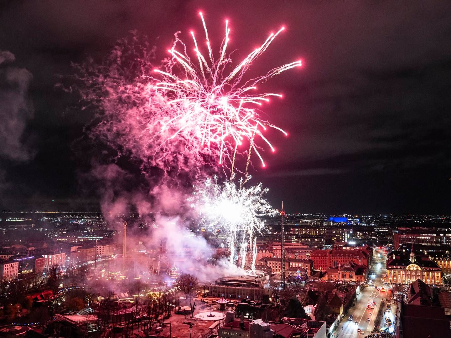 Tivoli sendte i forbindelse med kroningen af Kong Frederik et stort fyrværkerishow i luften til at fejre overgangen. | Foto: Emil Nicolai Helms/Ritzau Scanpix