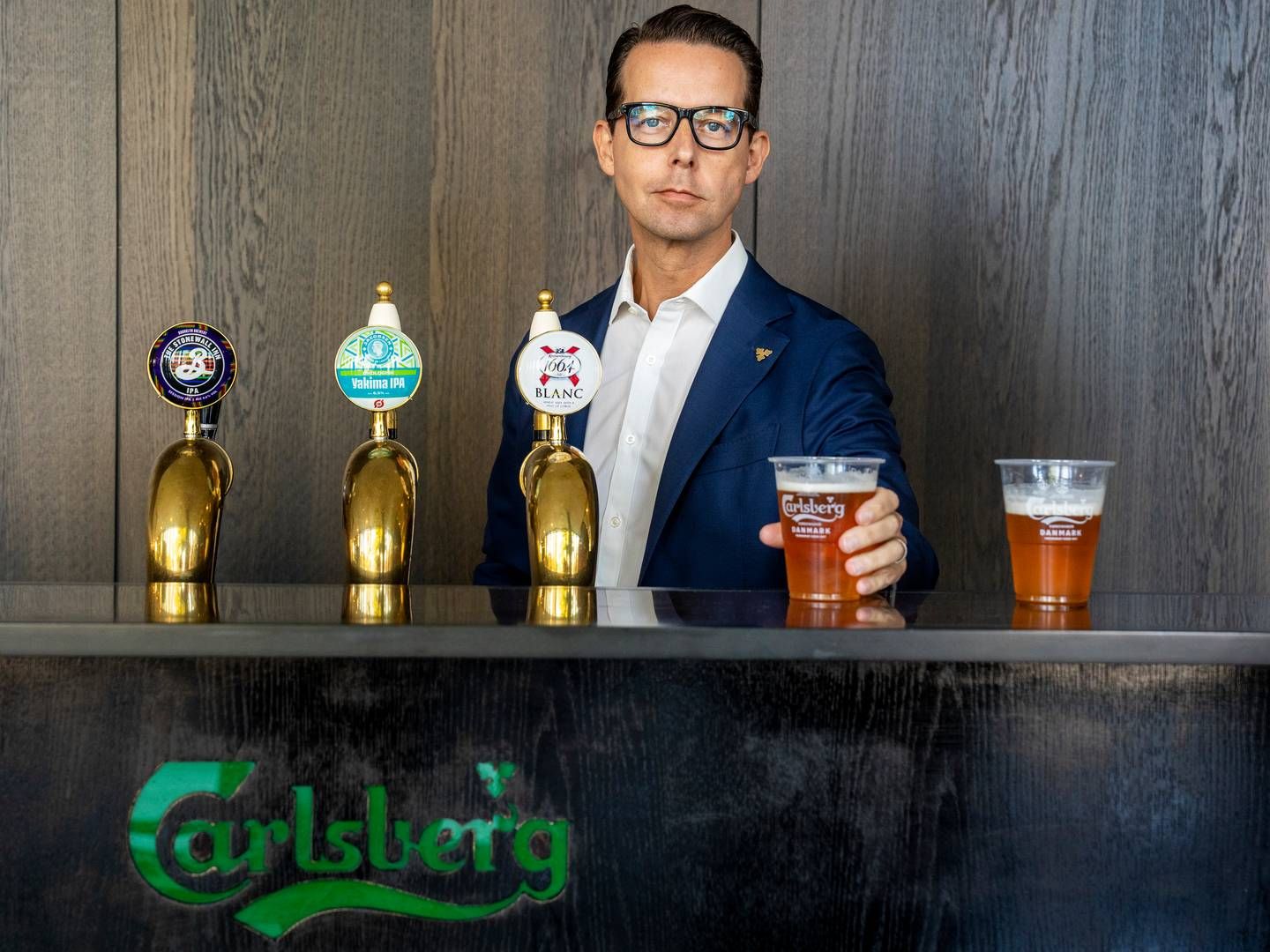 På Carlsberg arbejder man blandt andet på at reducere potentielle smagsforandringer i humle, siger adm. direktør, Jacob Aarup-Andersen. | Foto: Stine Bidstrup