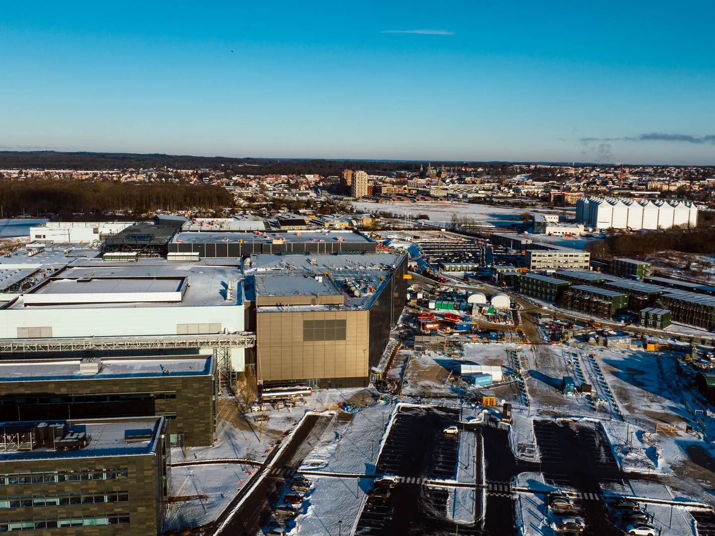 Fujifilm Diosynth Biotechnologies er færdig med sit milliardbyggeri i Hillerød. (Dronefoto). | Foto: Fujifilm Diosynth Biotechnologies