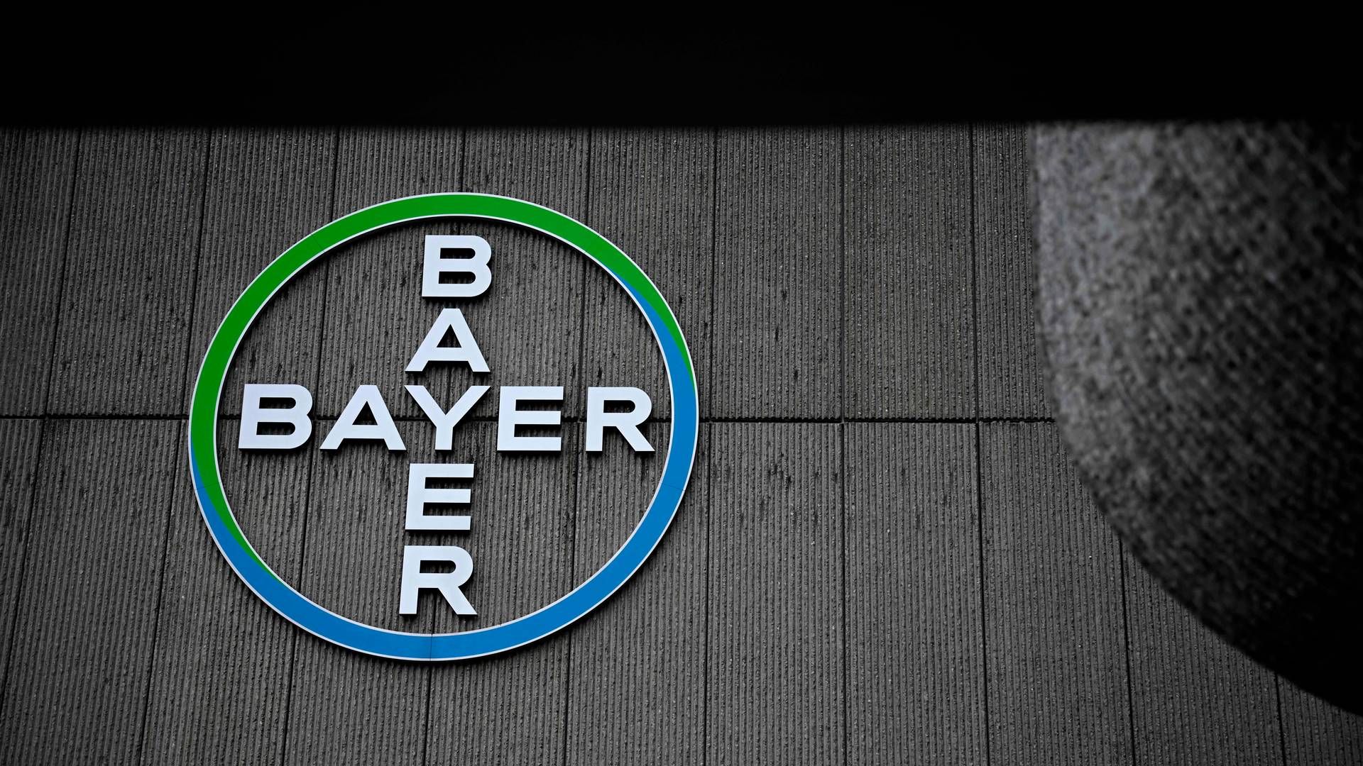 Risikoen for flere dyre retssager hænger fortsat over aktien i den tyske kemikæmpe Bayer, lyder vurderingen fra Bank of America, som derfor sænker sin anbefaling af aktien til ”underperform” fra ”neutral”. | Foto: Tobias Schwarz/AFP/Ritzau Scanpix