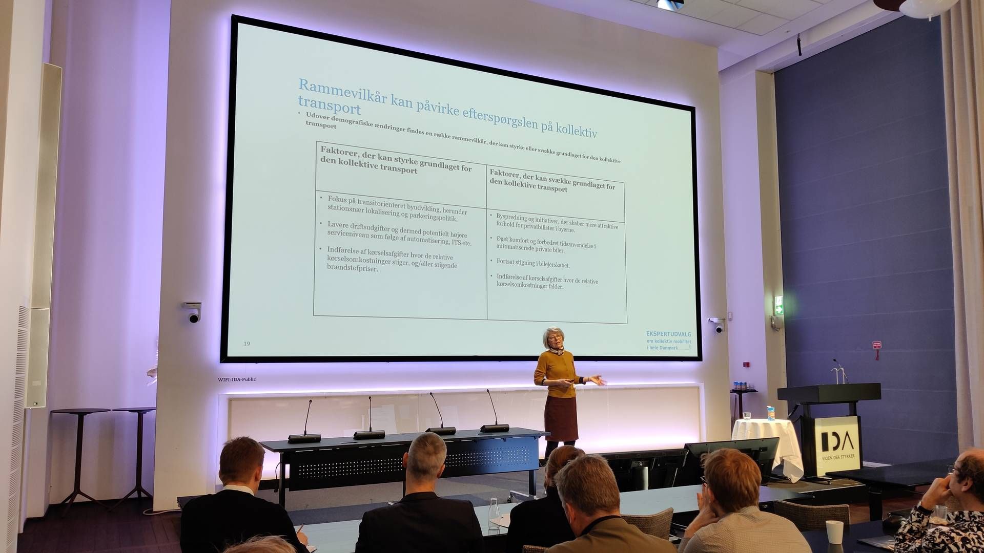 Helga Theil Thomsen, formanden for ekspertudvalget for kollektiv mobilitet, holdt et oplæg på IDA's konference for Fremtidens Transport 2024. | Foto: Anja Hauge