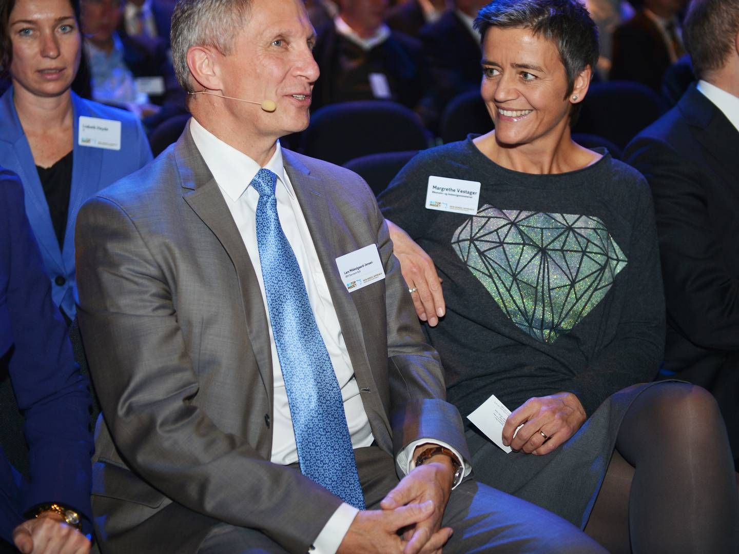 Lars Mikkelgaard, bestyrelsesformand hos Sydbank, i samtale med Magrethe Vestager i 2013, mens han stadig var adm. direktør hos IBM. | Foto: Mik Eskestad