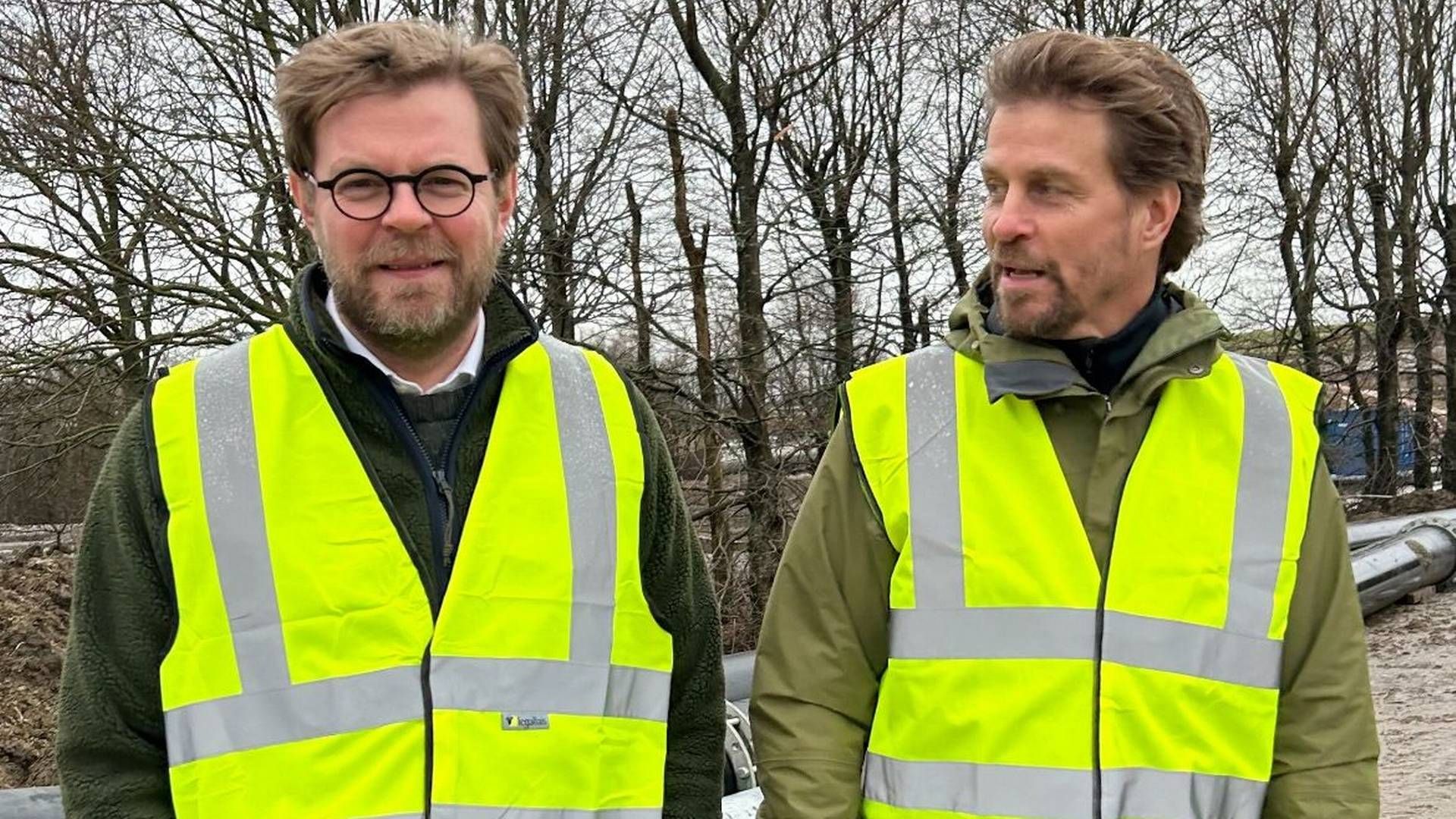 Søren Christensen Volder (tv.) og Anders Hoffmann Kønigsfeldt, der er partnere i Bech-Bruuns insolvensafdeling, var trukket i gummistøvler, da de i slutningen af sidste uge besøgte konkursramte Nordic Waste, hvor Anders Hoffmann Kønigsfeldt er kurator. Søren Christensen Volder er en del af kuratellet i Kurt Skares personlige konkursbo. | Foto: Privatfoto