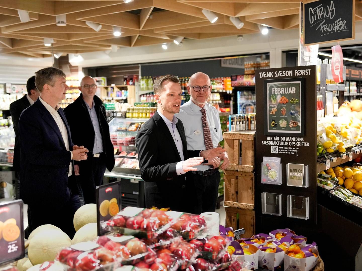 Justitsminister Peter Hummelgaard fik først en rundtur i Meny, før han for første gang svarede på spørgsmål angående regeringens nye udspil mod butikstyve. | Foto: Keld Navntoft