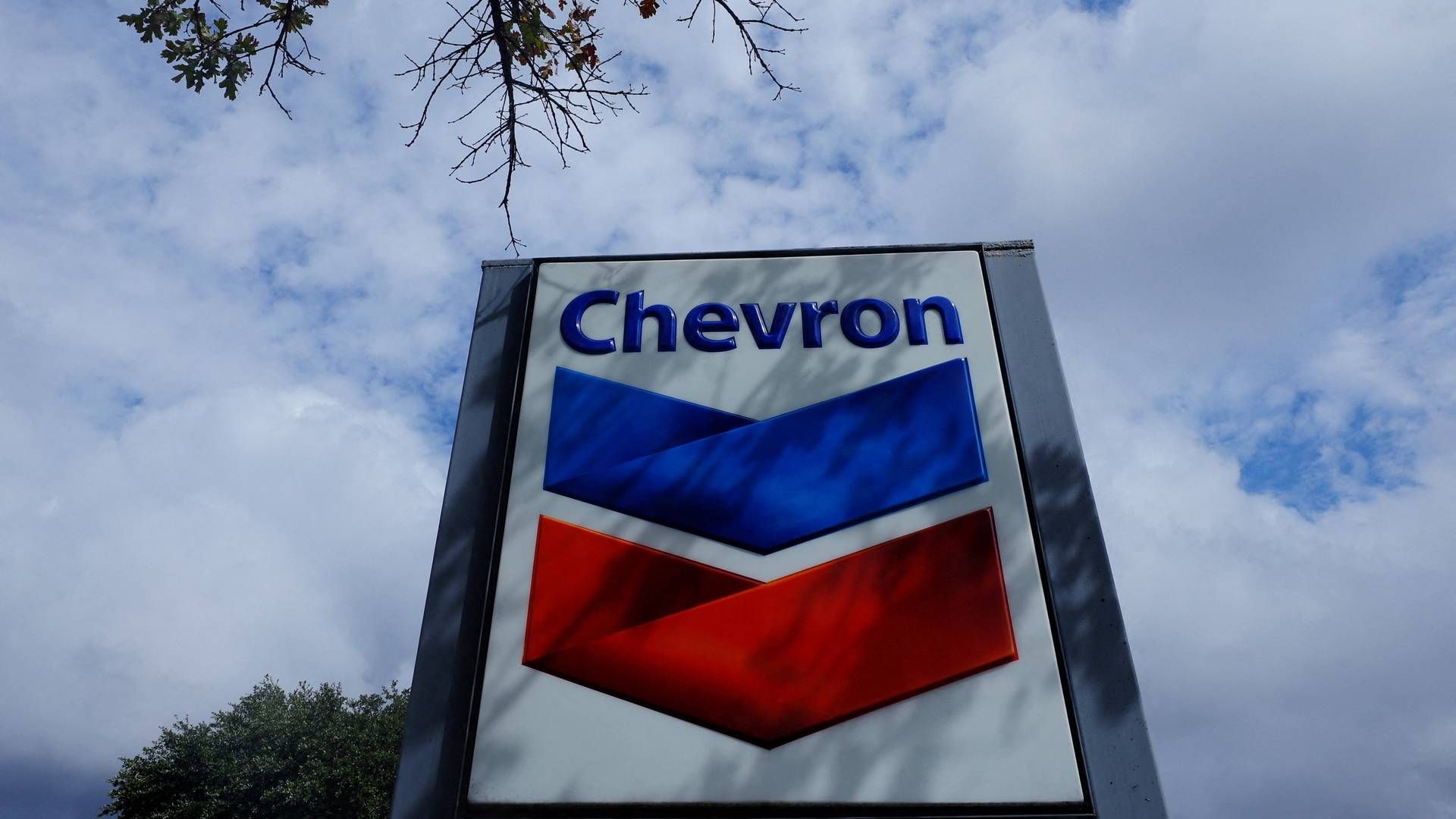 Chevron leverede i fjerde kvartal en justeret indtjening per aktie på 3,45 dollar. | Foto: Brian Snyder