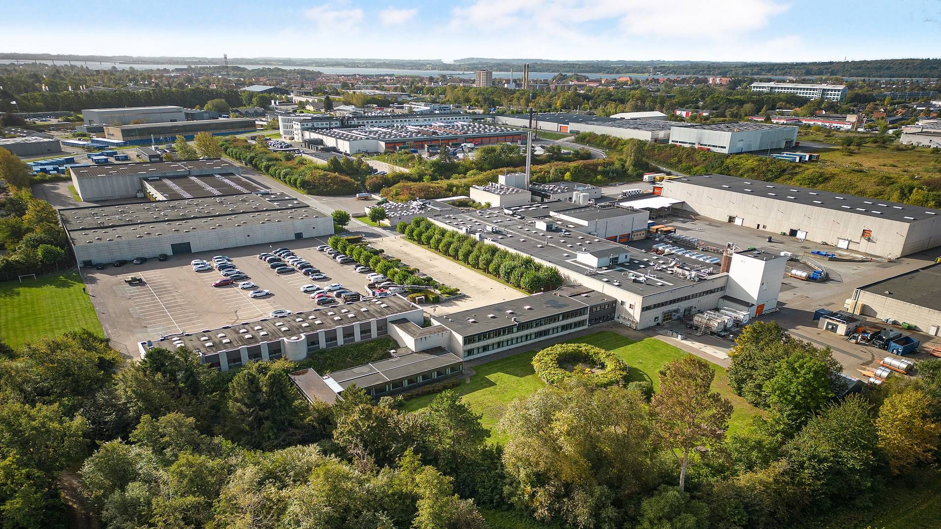 Co-Ro, der blandt andet producerer is og læskedrik, vil sælge sin nuværende 28.000 kvm logistik-, lager- og produktionsejendom i Frederikssund. Det sker i forbindelse med sammenlægning af afdelinger. | Foto: Pr