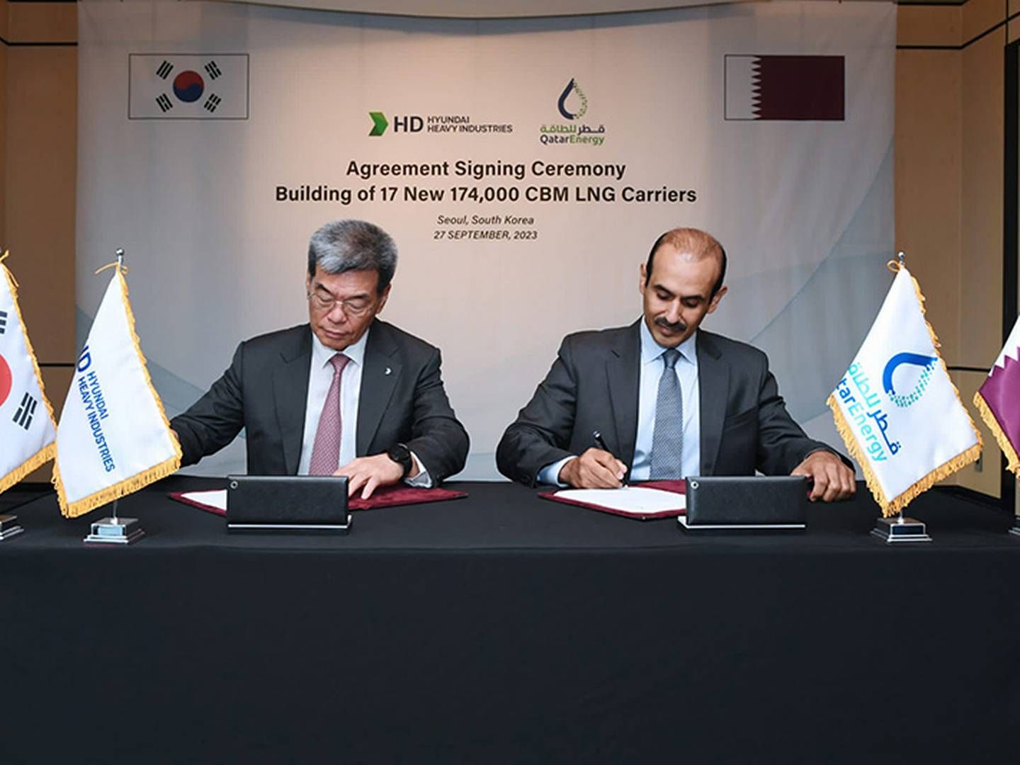 Ledelsen i det sydkoreanske skibsværft Samsung Heavy Industries Co. underskriver ved en tidligere lejlighed en kæmpe ordre på levering af LNG-skibe til Mellemøsten. | Foto: Qatarenergy