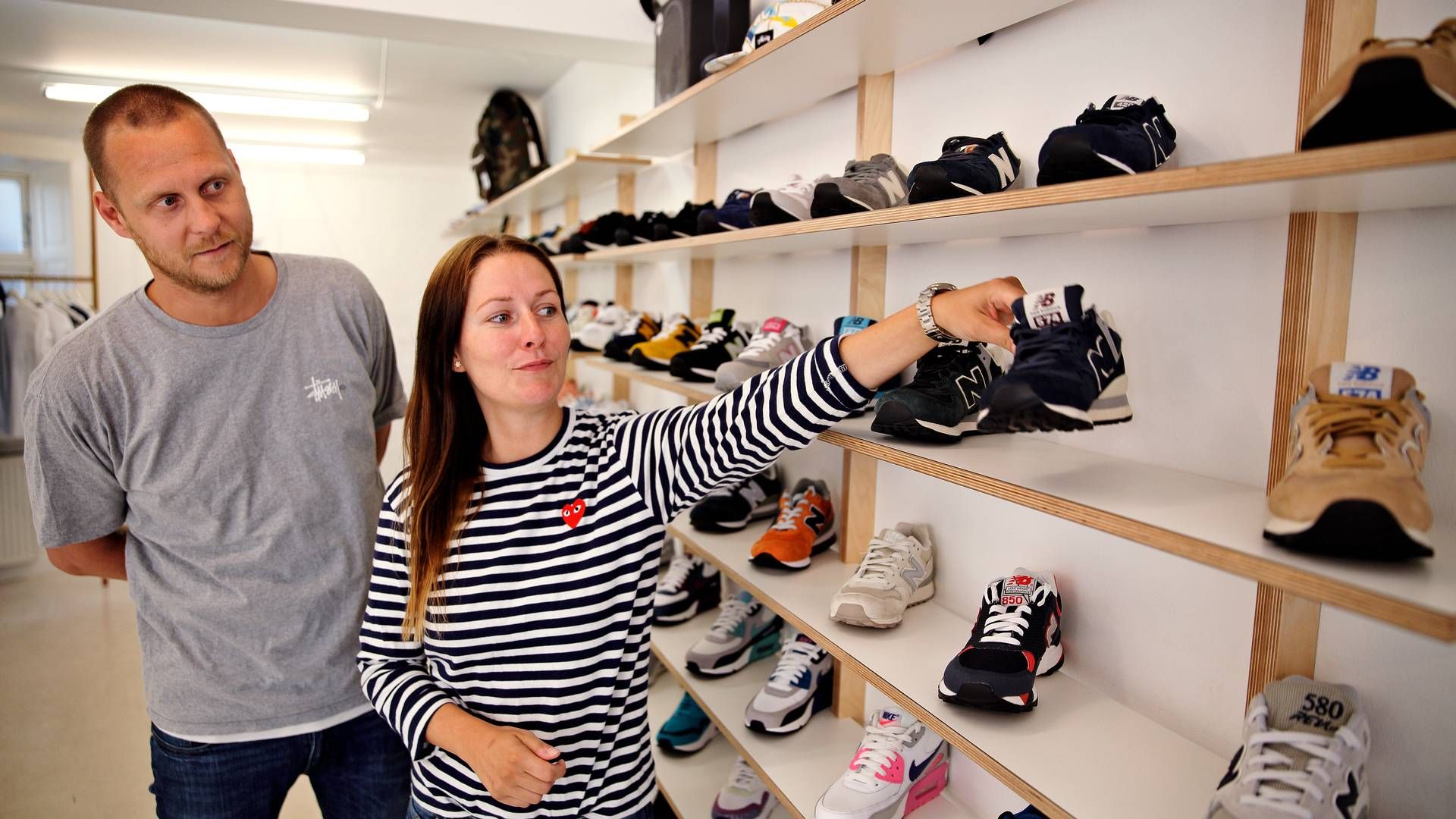 Adm. direktør Stine Lindholm Pedersen og Tommas Rubini Olsen stiftede i 2004 sneakersvirksomheden Naked. I 2021 solgte de majoriteten til den franske detailkoncern Groupe Courier. | Foto: Jens Dresling