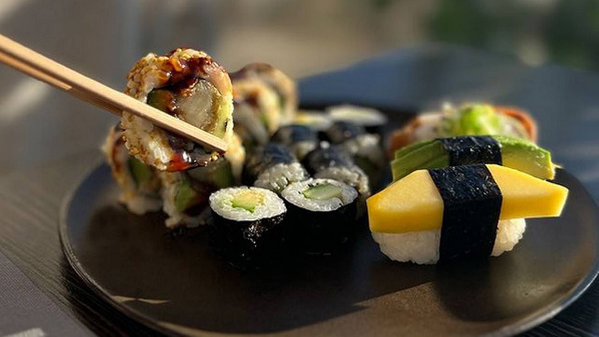 Letz Sushi-kæden kom ind på det danske marked i 2003 med et anderledes bud på sushi og fokus på takeaway, men er siden udviklet til spisesteder flere steder i landet. Tirsdag blev det meldt ud, at kæden lukker. | Foto: Pr / Letz Sushi