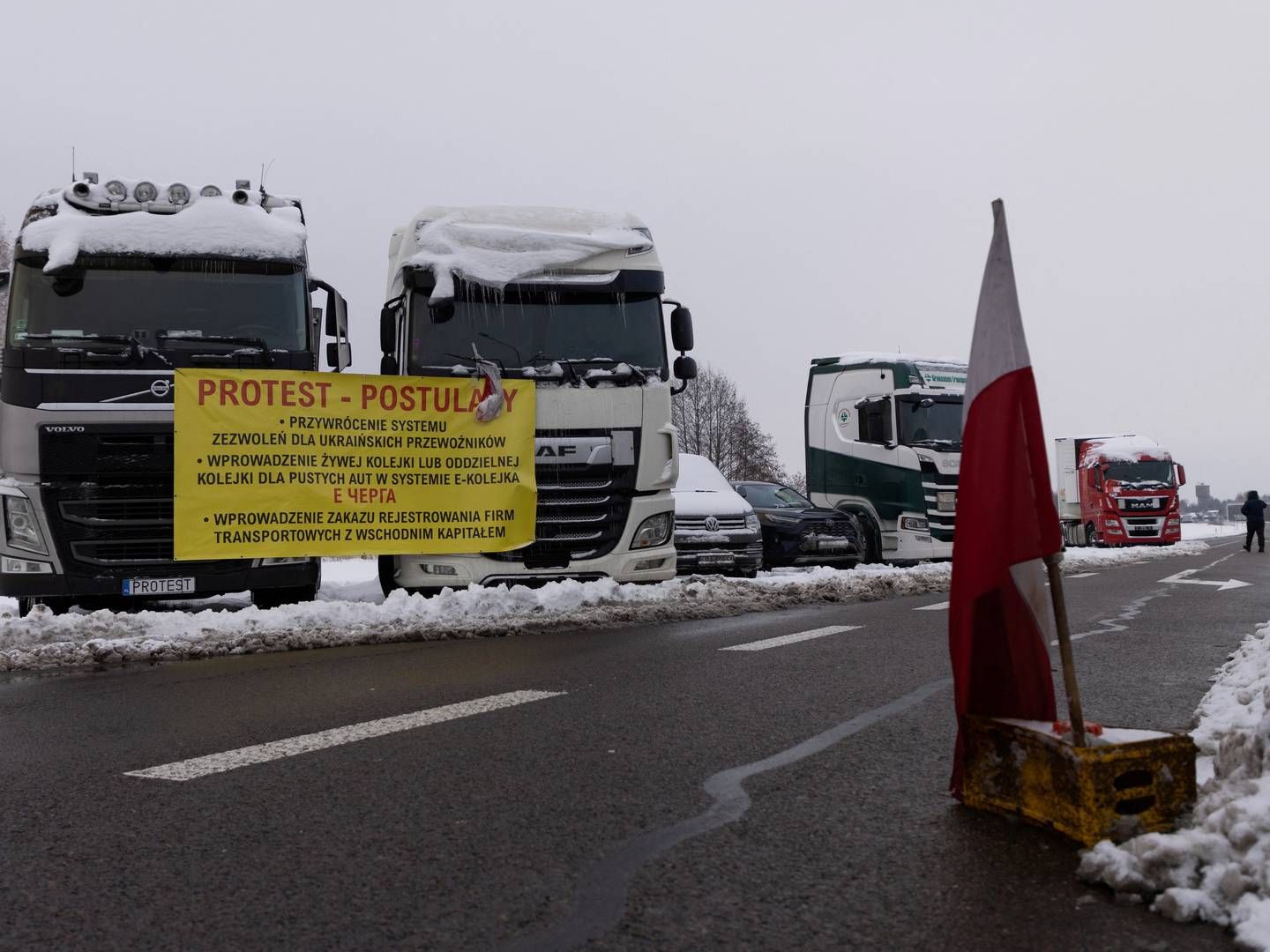 Blokaden er midlertidigt ophævet, men alligevel er puklen af lastbiler vokset kortvarigt.