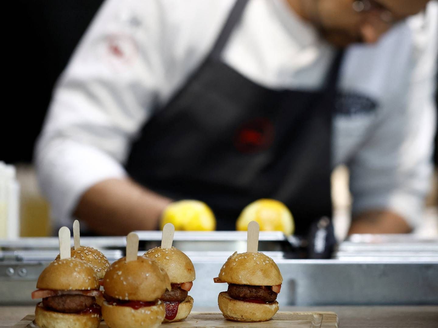 De plantebaserede ingredienser og vegetariske retter fylder meget mere på spisestederne i dag, lyder det fra brancheorganisationen Horesta. Men efterspørgslen stiger langtfra hastigt. | Foto: Benoit Tessier/Reuters/Ritzau Scanpix