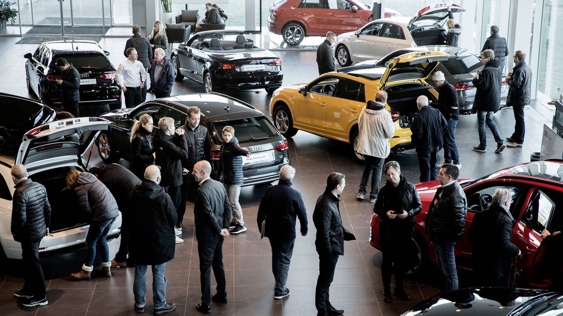 Ud af det blå sænkede Tesla den 13. januar 2023 priserne på flere bilmodeller. Det blev startskuddet til et historisk bilår med konstante prisfald på både nye og brugte biler. | Foto: Peter Hove Olesen/Politiken/Ritzau Scanpix