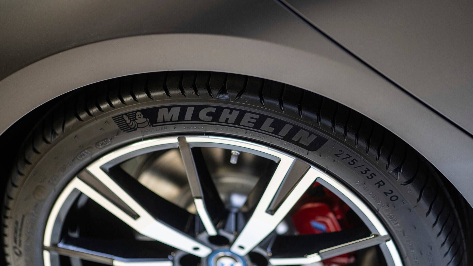 Michelin forventer en segment-driftsindtjening på over 3,5 mia. euro i 2024, hvilket analytiker Ross MacDonald ser som konservativt. | Foto: Robert Michael/AP/Ritzau Scanpix