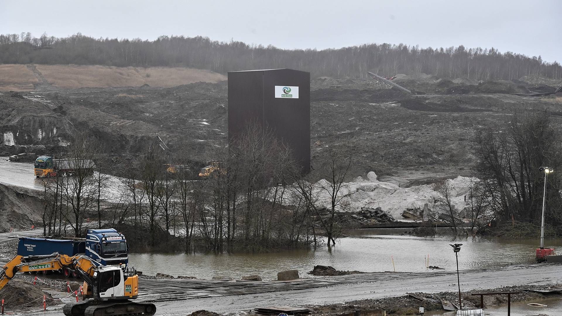 Jordskredet med tre mio. kubikmeter forurenet jord på Nordic Wastes arealer ved byen Ølst syd for Randers, har sendt det USTC-ejede selskab i konkurs. | Foto: Ernst van Norde