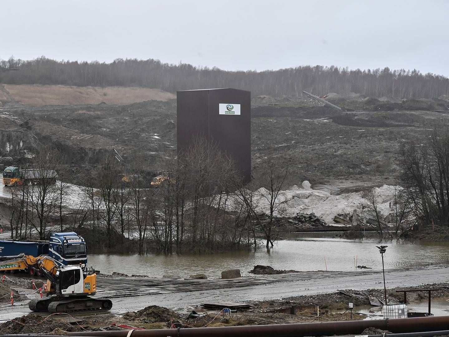 Jordskredet med tre mio. kubikmeter forurenet jord på Nordic Wastes arealer ved byen Ølst syd for Randers, har sendt det USTC-ejede selskab i konkurs. | Foto: Ernst van Norde